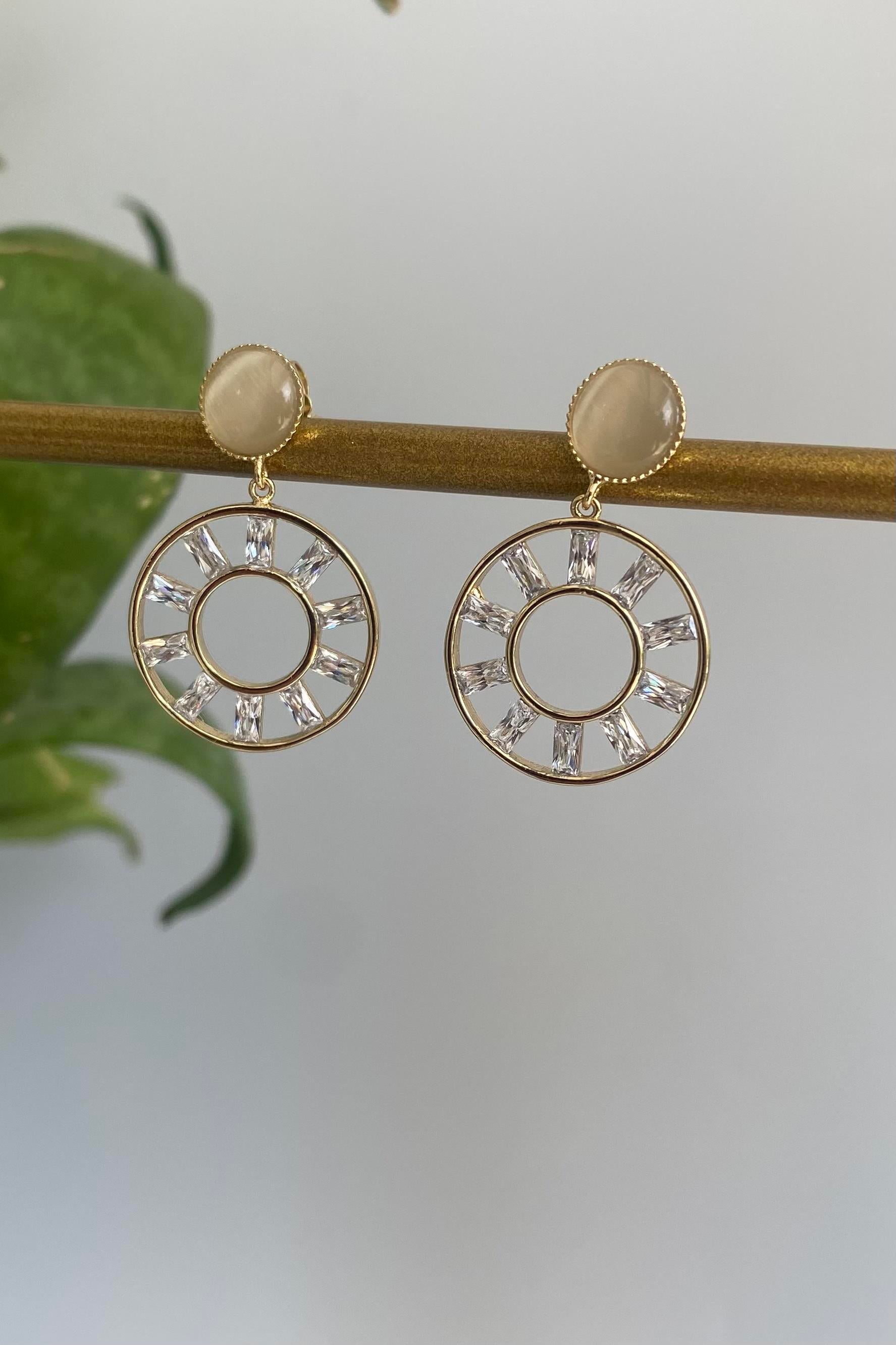 YUVARLAK KESME TAŞLI KÜPE