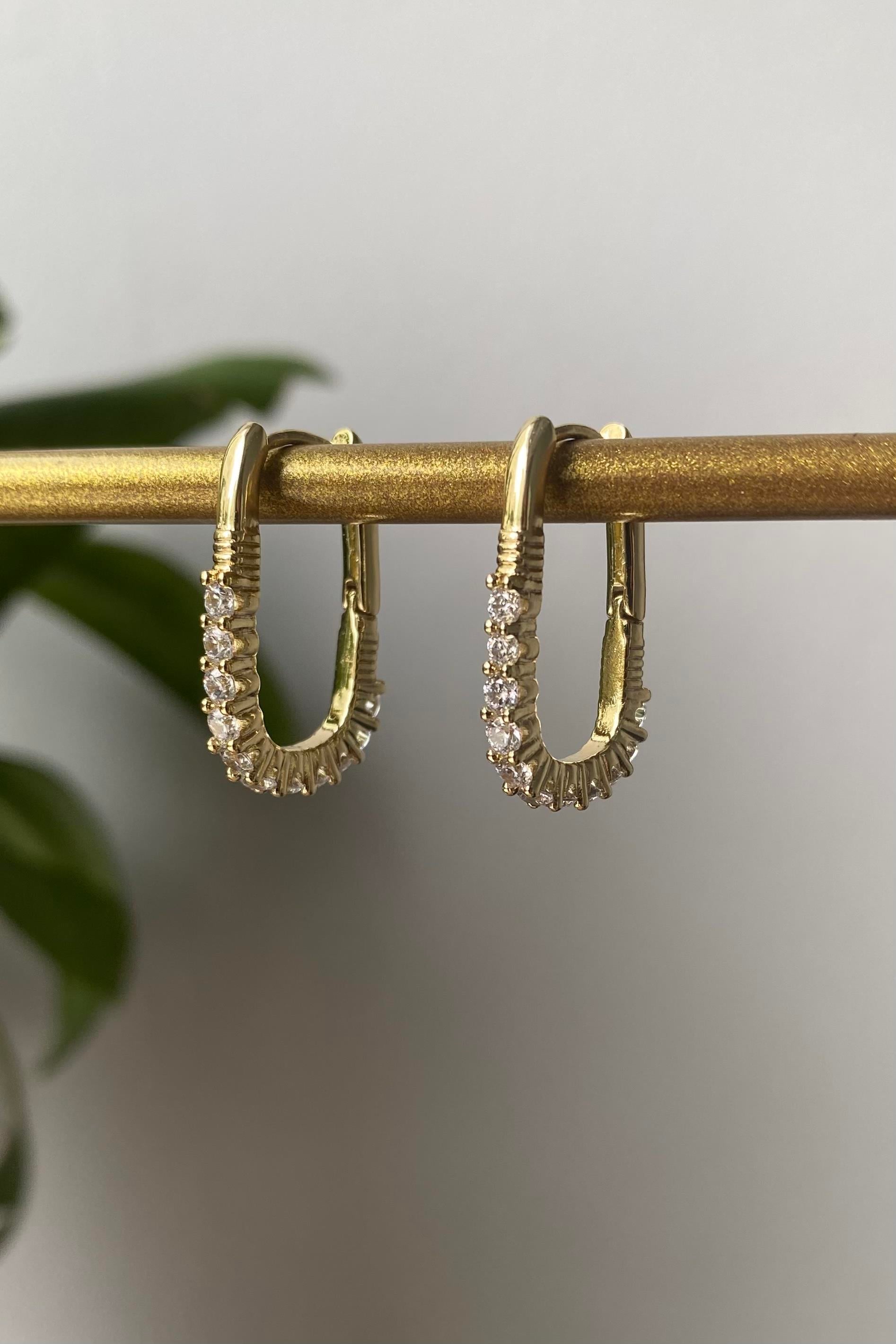 YUVARLAK TAŞLI OVAL KÜPE 2,5cm