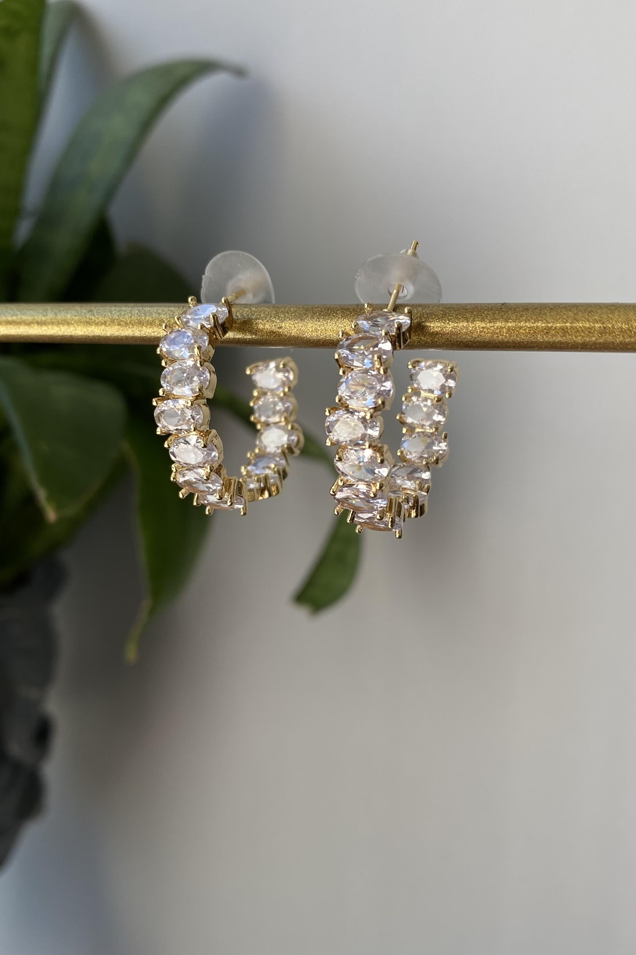 ZİGZAG PARLAK TAŞLI HALKA KÜPE