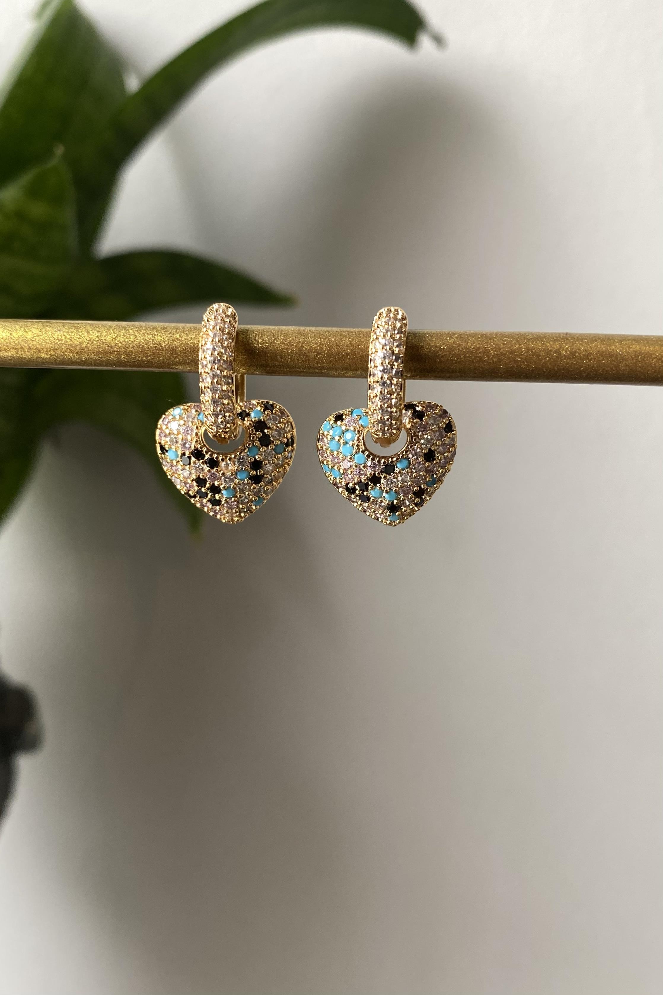 ZİRKON TAŞ KALPLİ HALKA KÜPE