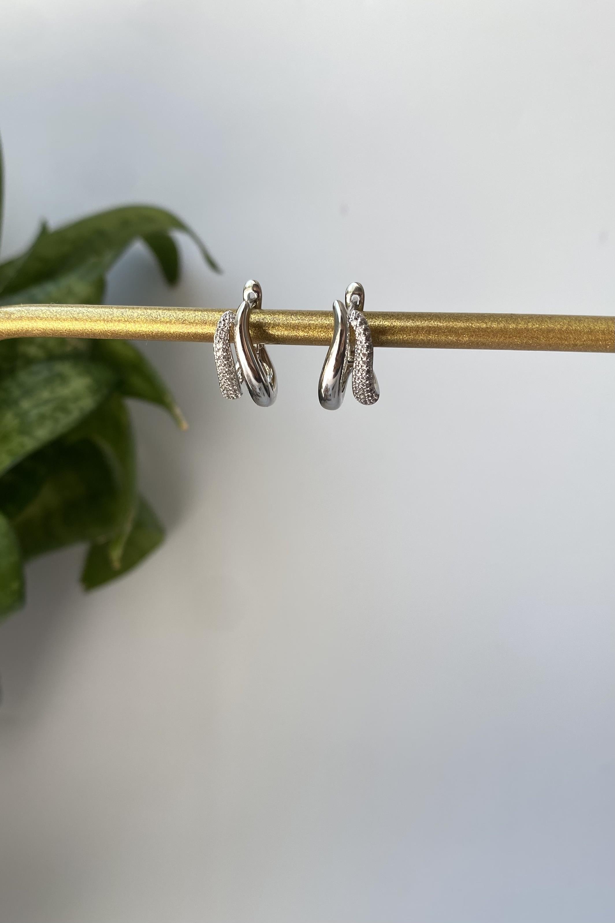 ZİRKON TAŞLI DALGALI HALKA KÜPE