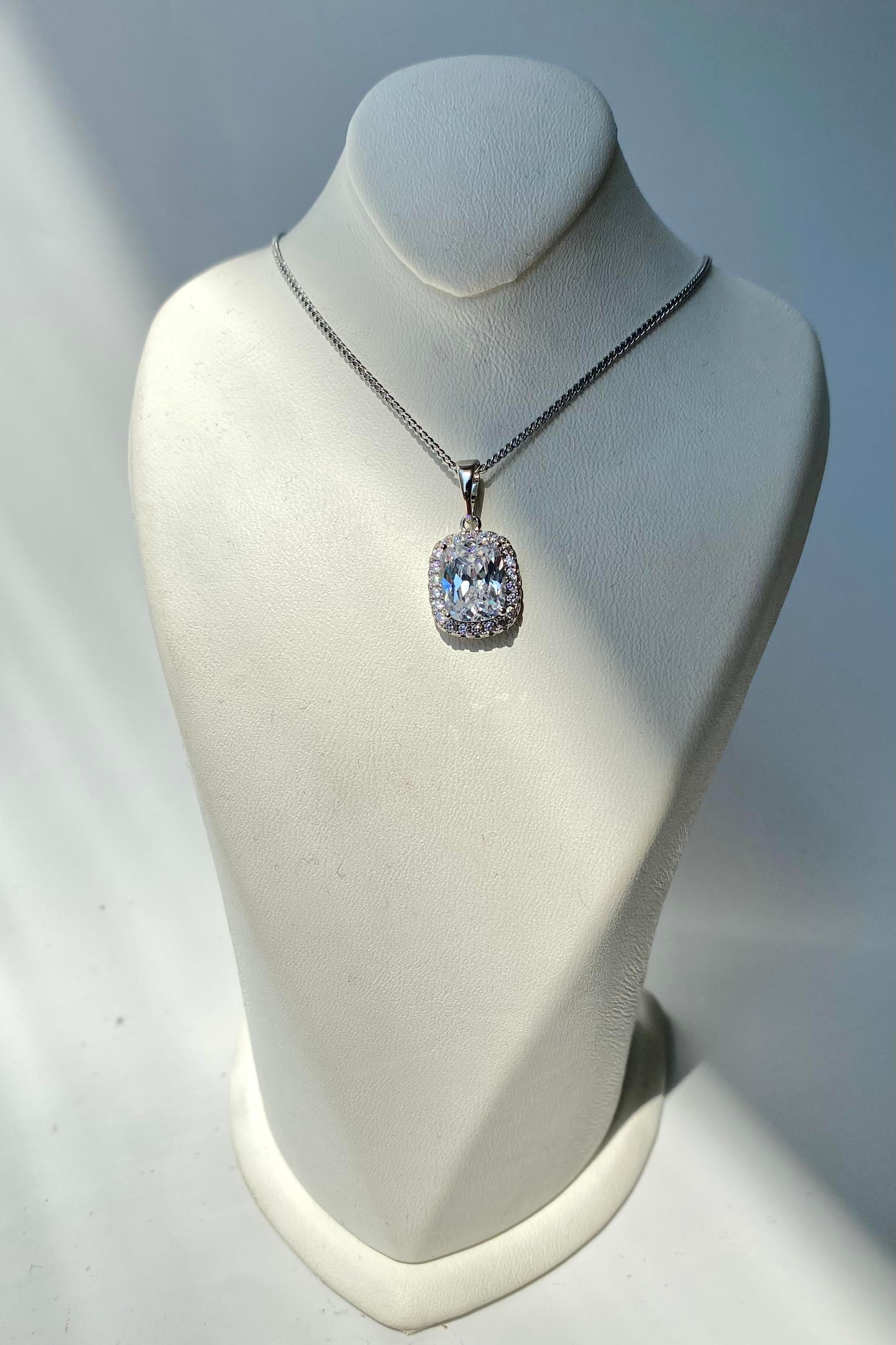 ZİRKON TAŞLI KARE TAŞ KOLYE