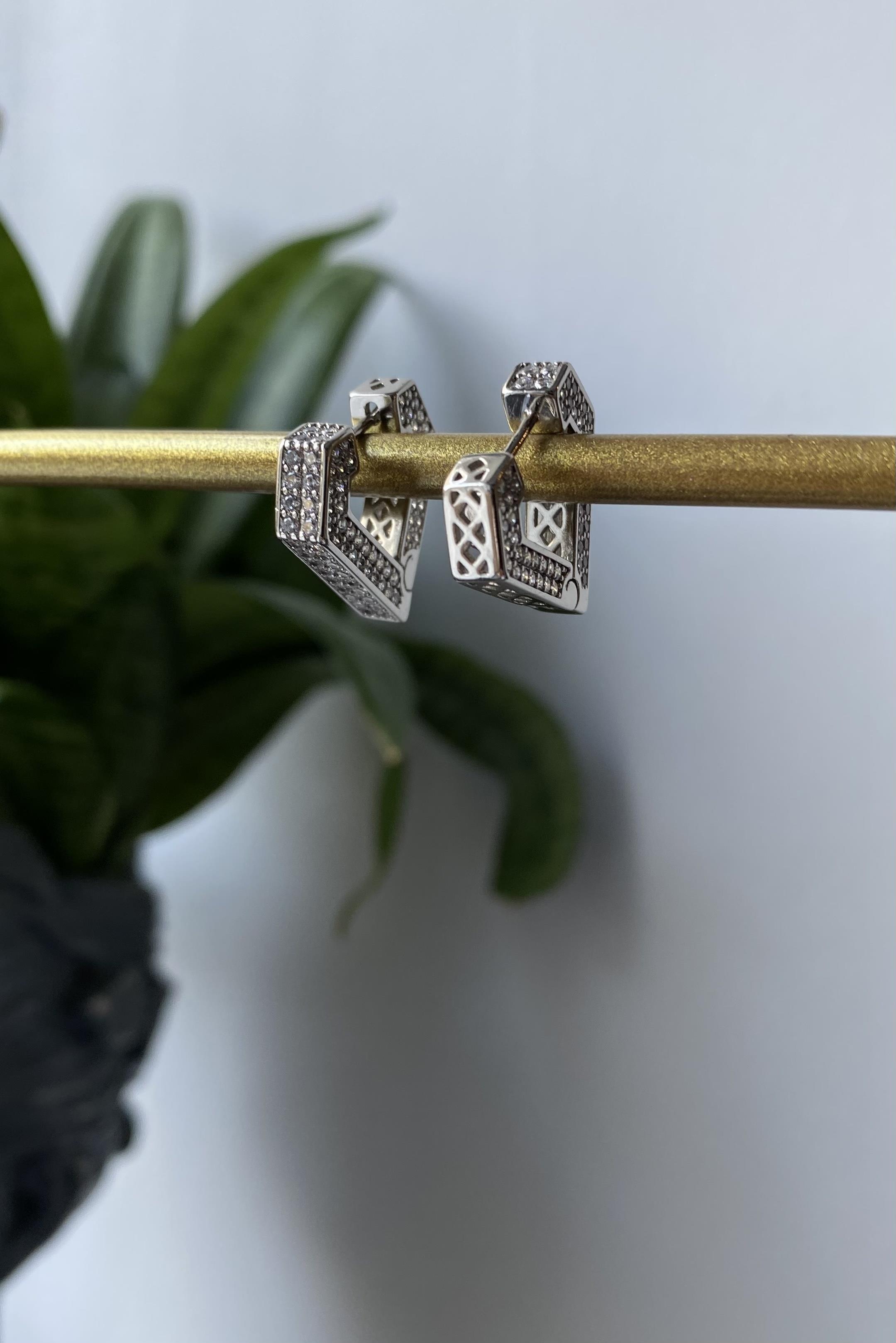 ZİRKON TAŞLI PRİZMA MODEL KÜPE