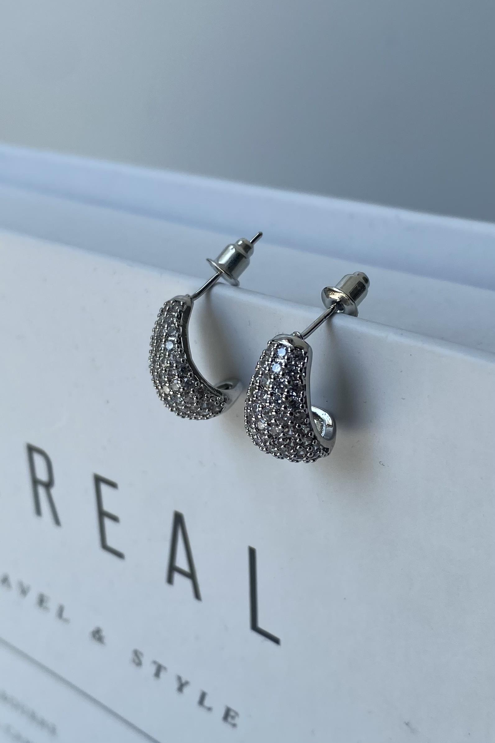 ZİRKON TAŞLI YARIM AY KÜPE