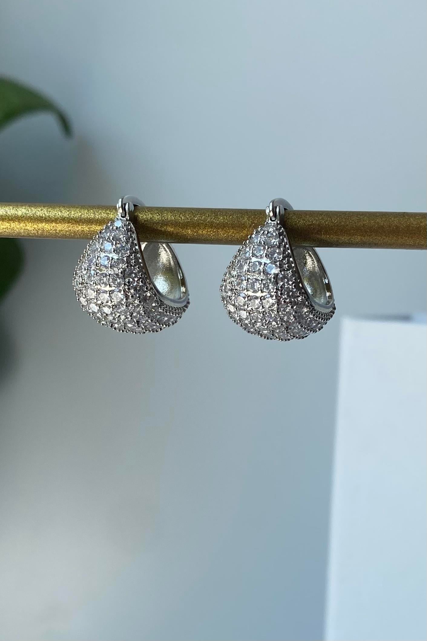 ZİRKON TAŞLI YARIM BOMBE HALKA KÜPE