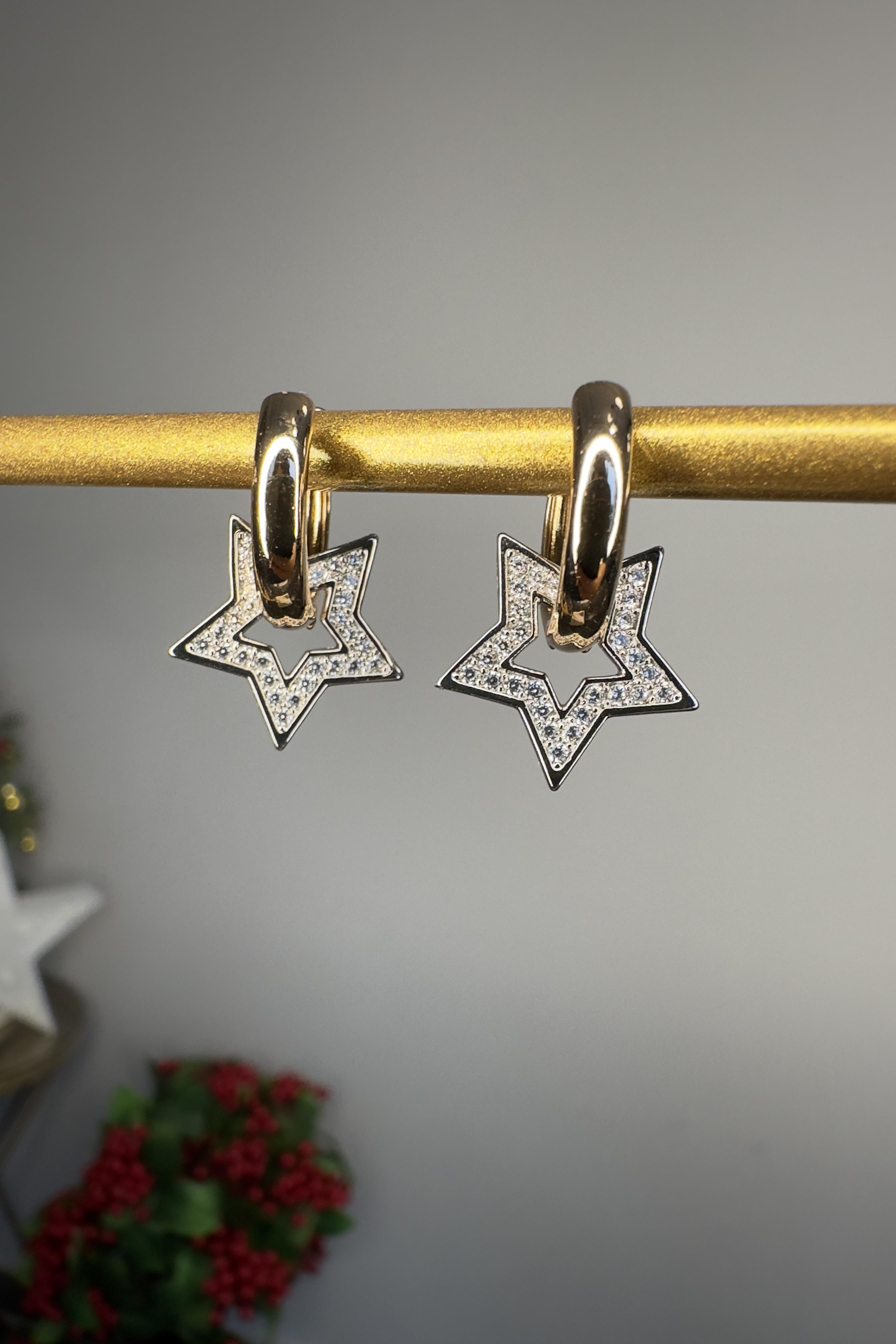 ZİRKON TAŞLI YILDIZ GEÇİRİLMİŞ HALKA KÜPE