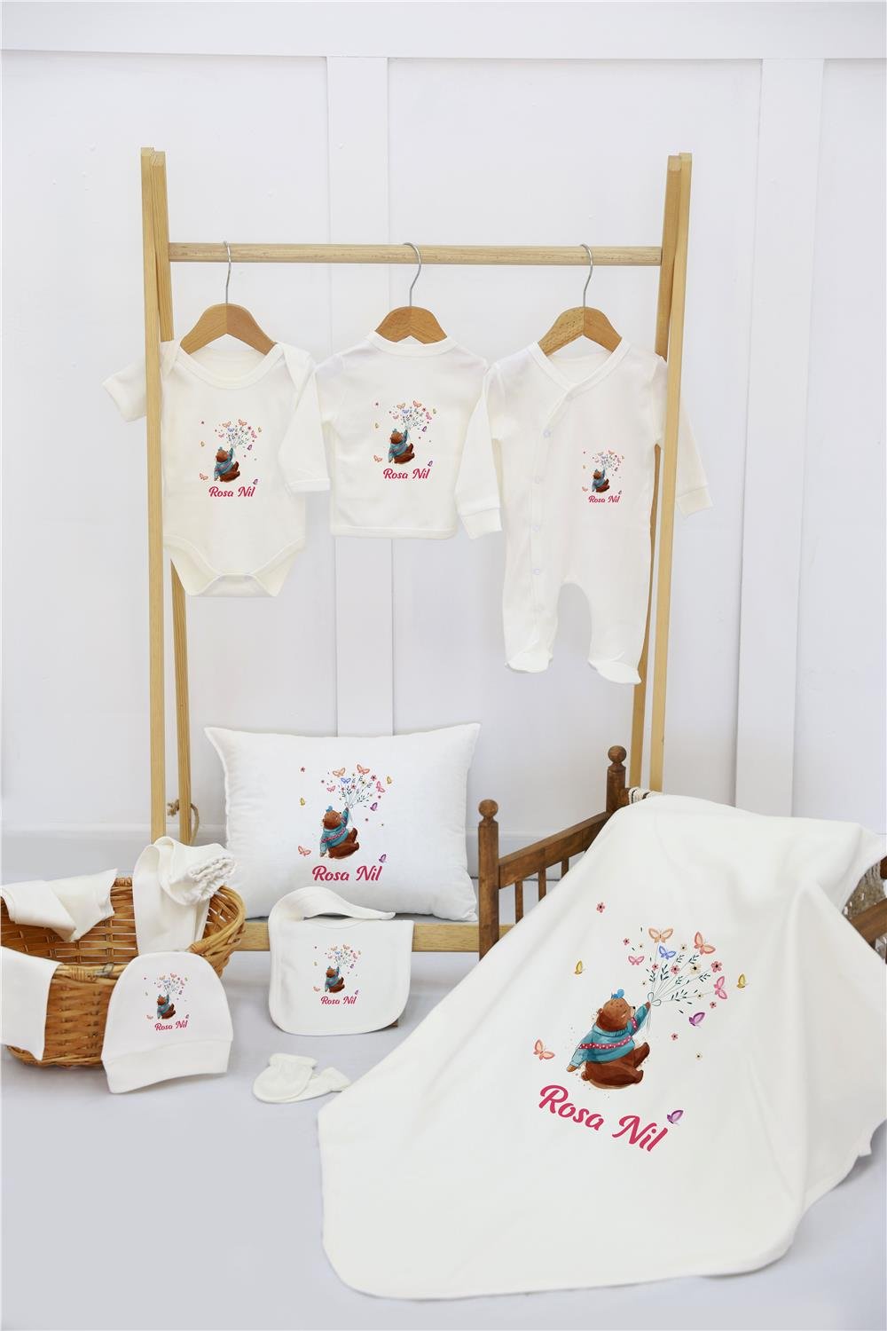 Gökkuşağı Çiçek ve Kelebek Desenli 11'li İsimli Organik Hastane Çıkış Seti