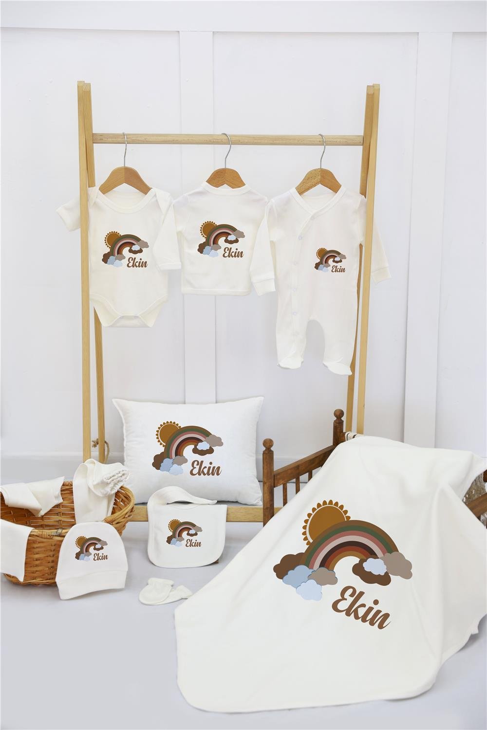 Çelenk ve Aslan Desenli 11'li İsimli Organik Hastane Çıkış Seti