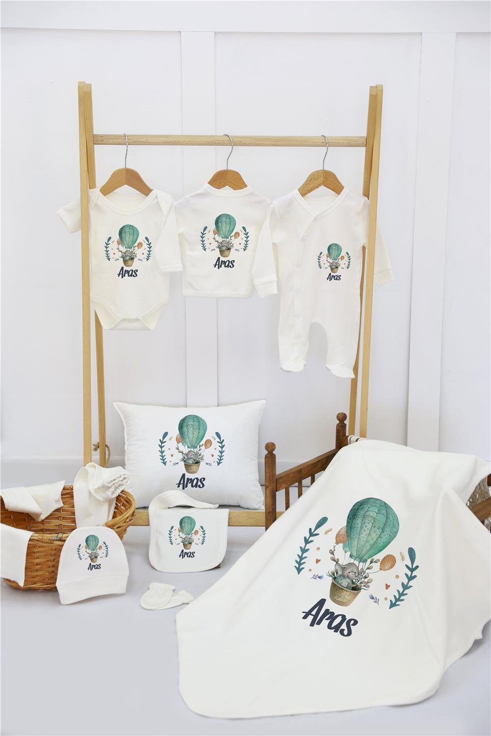 Çelenk ve Kartal Desenli 11'li İsimli Organik Hastane Çıkış Seti