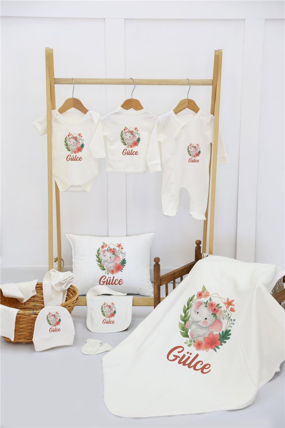 Çiçek Çelenk Desenli 11'li İsimli Organik Hastane Çıkış Seti