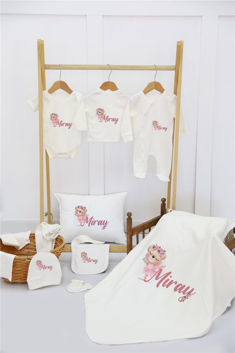 Fil Çelenk ve Balon Desenli 11'li İsimli Organik Hastane Çıkış Seti