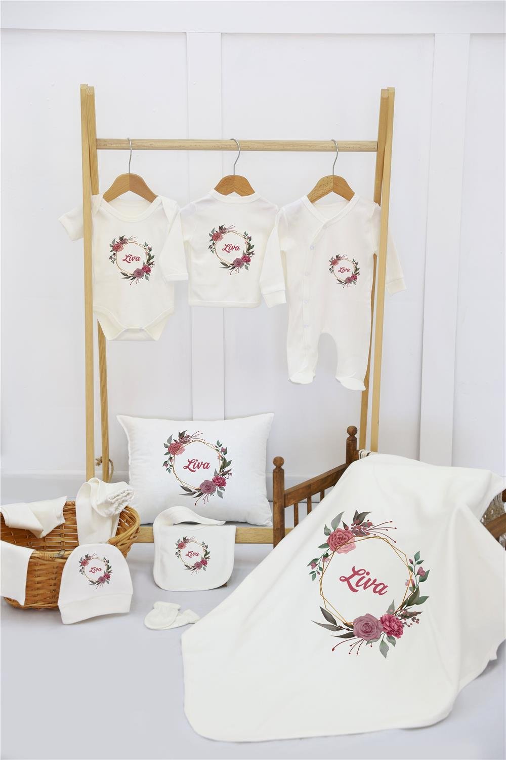 Sevimli Tavşan ve Balon Desenli 11'li İsimli Organik Hastane Çıkış Seti