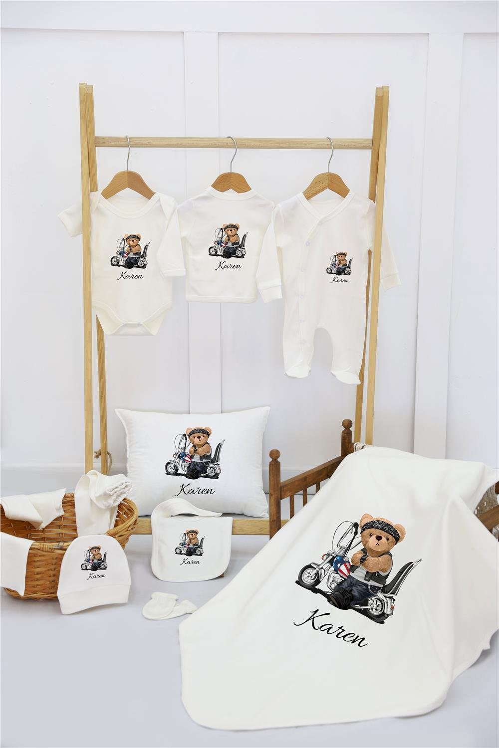 Sevimli Tavşan ve Bisiklet Desenli 11'li İsimli Organik Hastane Çıkış Seti