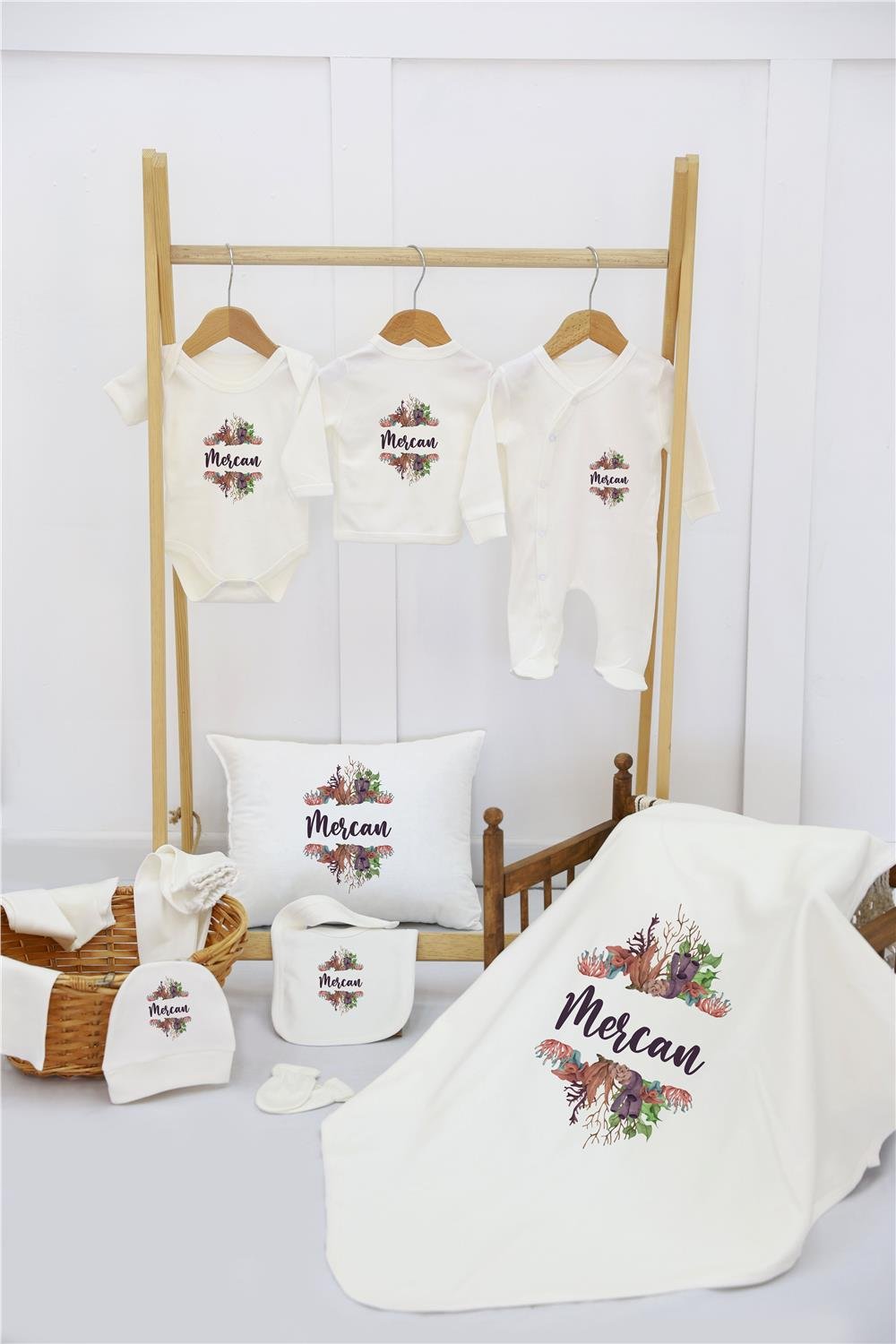 Tüğ ve Çelenk Desenli 11'li İsimli Organik Hastane Çıkış Seti