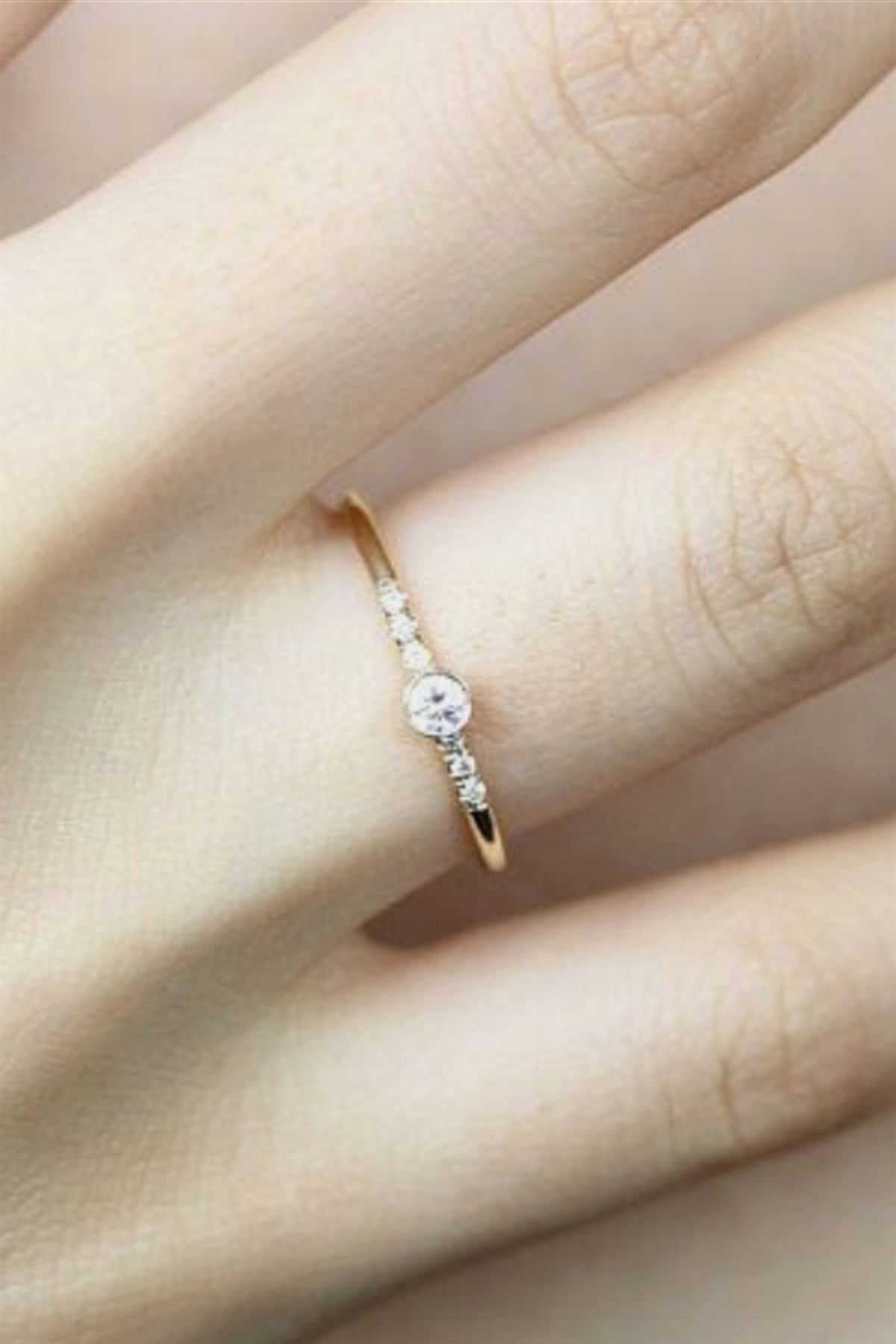 SWAROVSKİ 7 TAŞLI YÜZÜK MİNİMAL - AK0389