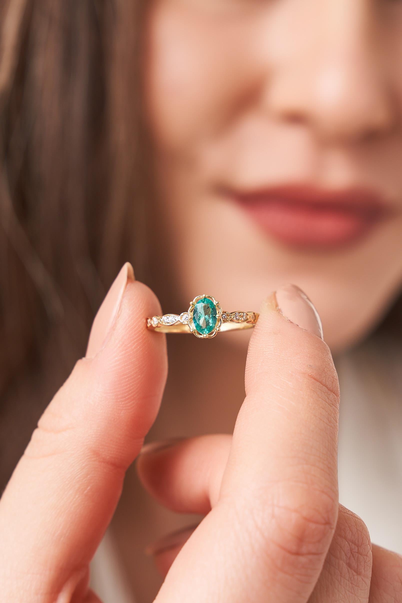 ESİL YÜZÜK - AK1754