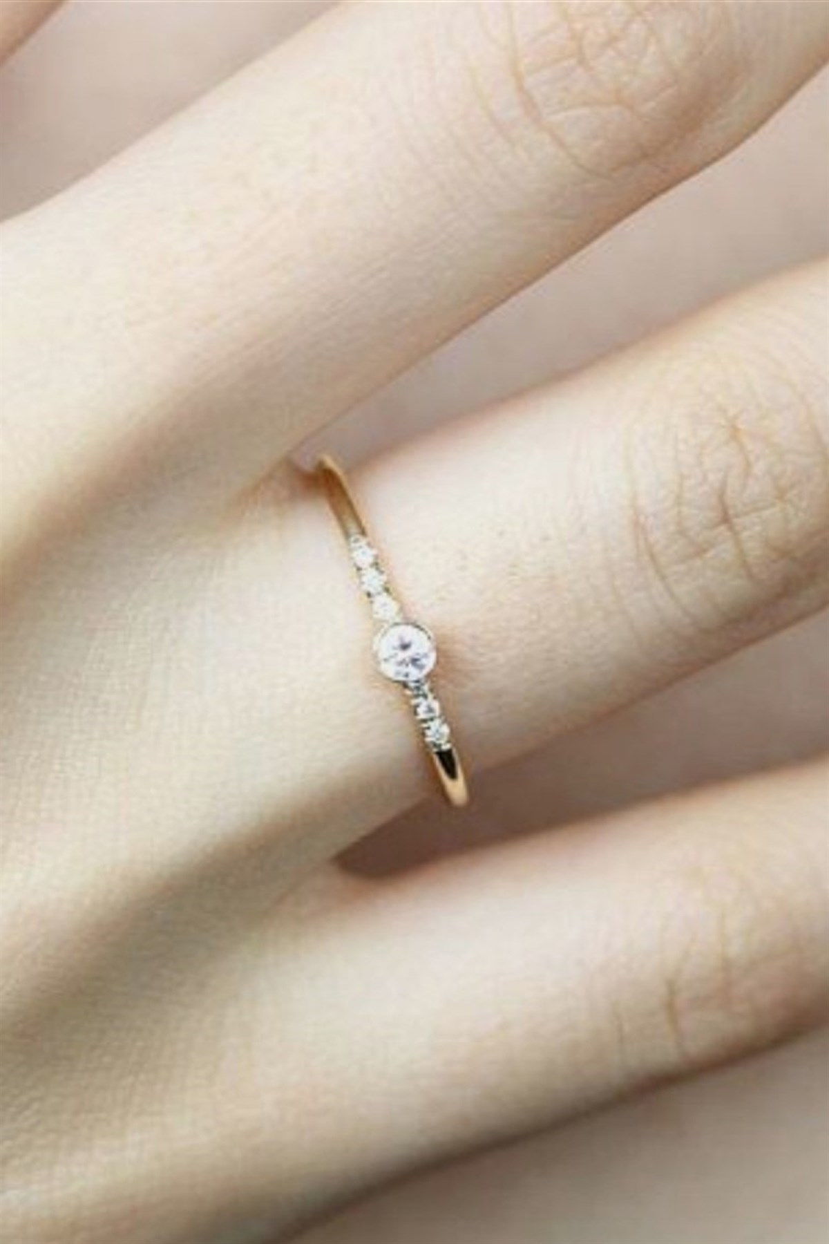 SWAROVSKİ 7 TAŞLI YÜZÜK MİNİMAL - AK0389