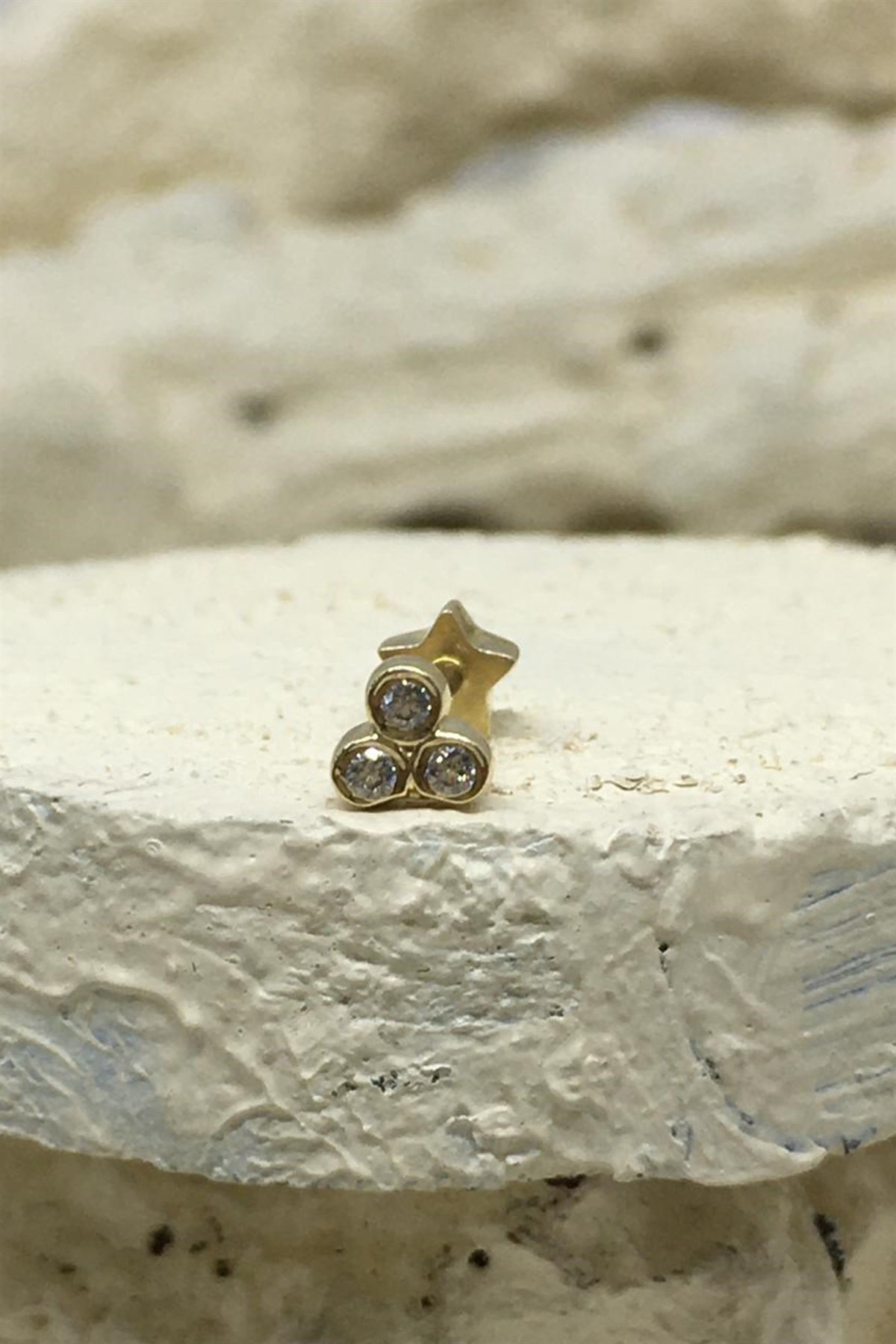 TRAGUS ÜÇ TAŞ  MOTİFLİ KÜPE - AK1086
