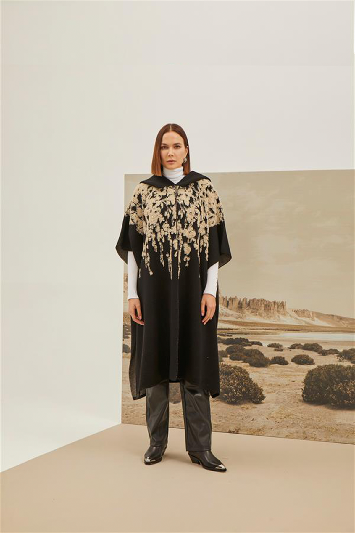 Kadın Siyah Taş Çiçek Desenli PançoPANÇO