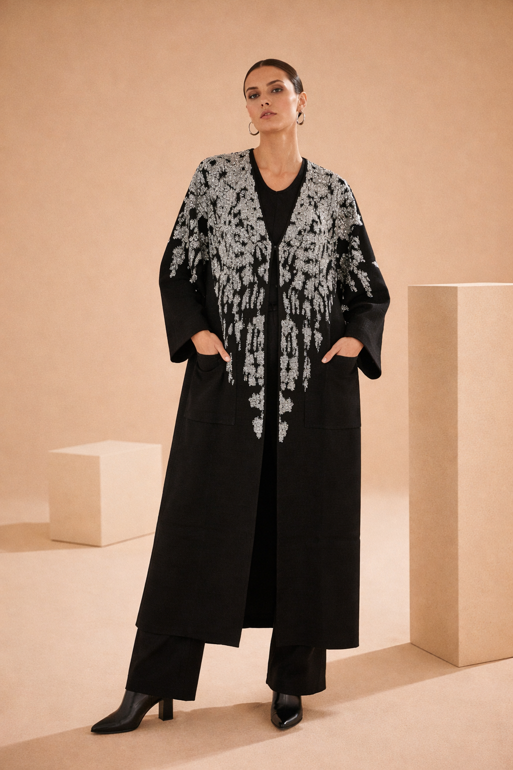 Siyah Gri Kabartma Çiçek Desenli Triko Kadın HırkaHIRKA