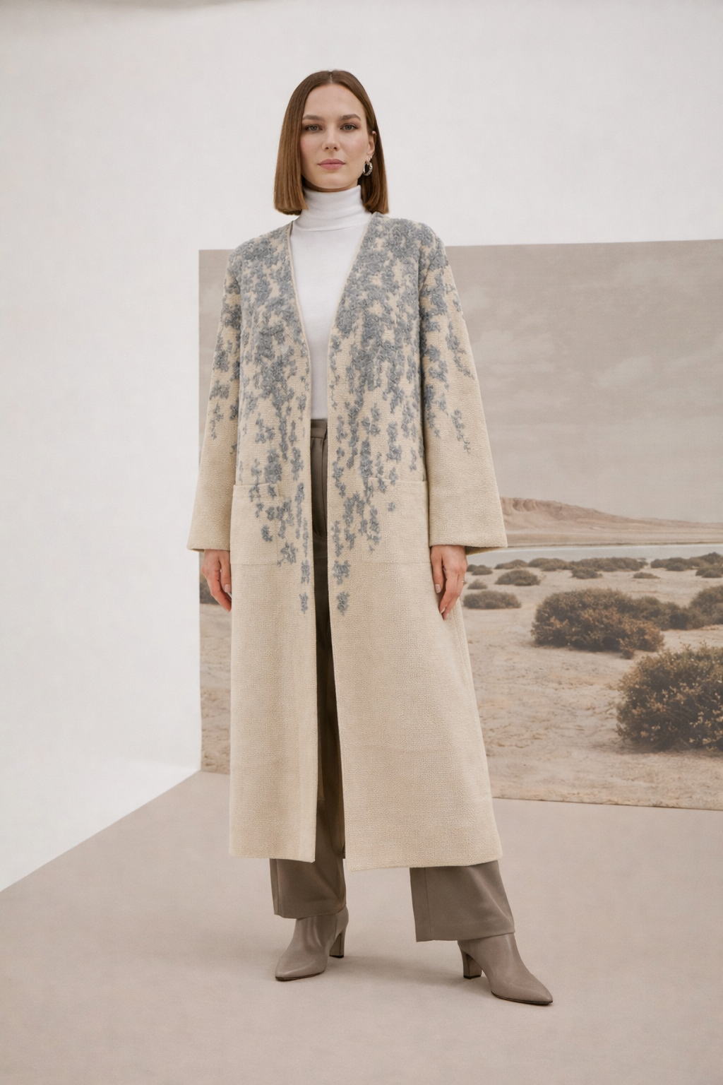 Taş Gri Kabartma Çiçek Desenli Triko Kadın HırkaHIRKA