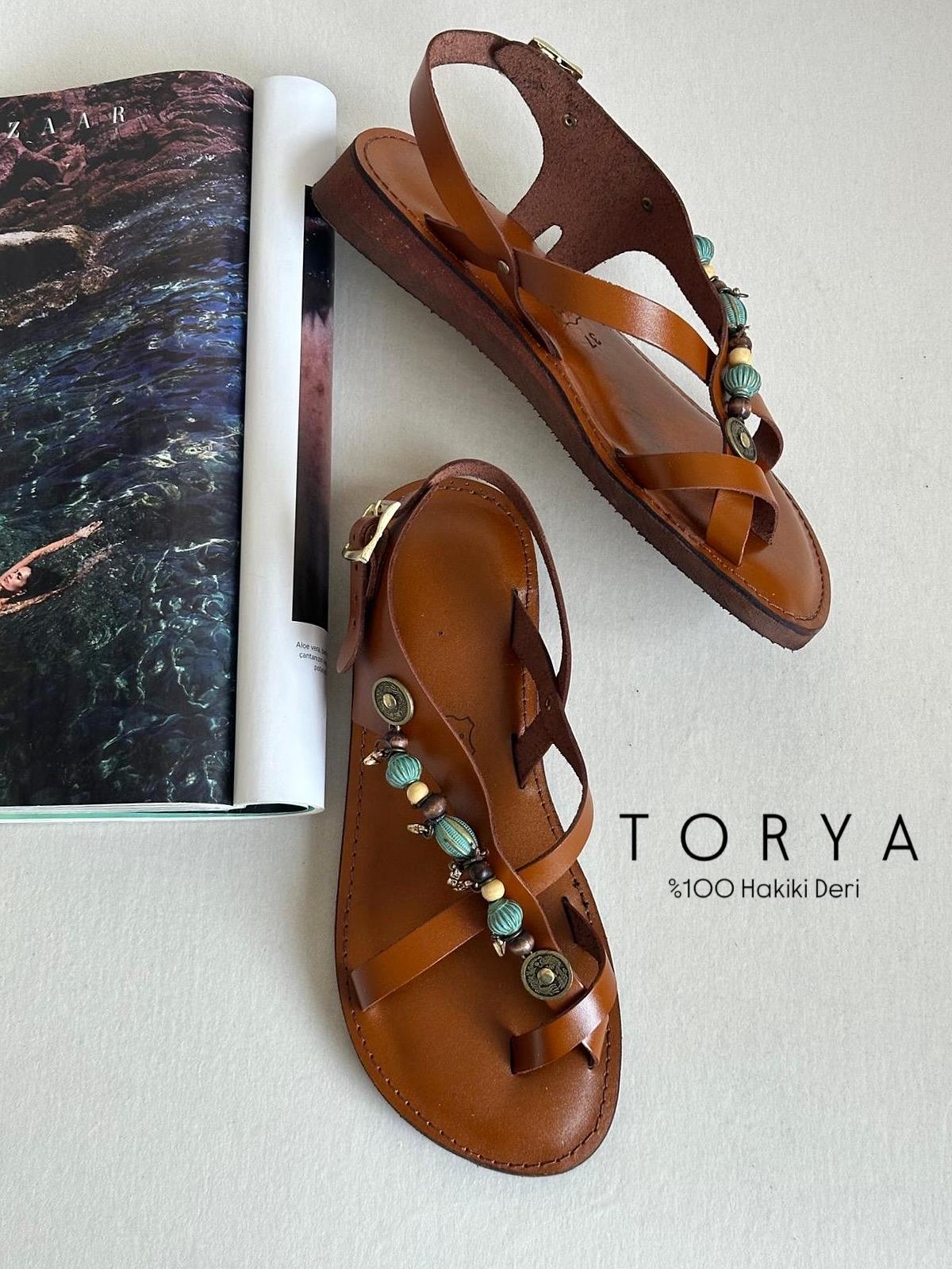 ZUUMSandaletTorya Aksesuarlı %100 Hakiki Deri Parmak Arası Kadın Sandalet - Taba Deri