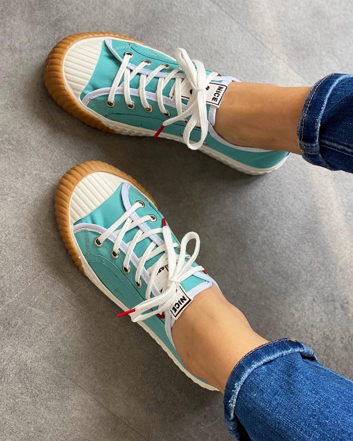 SNEAKER