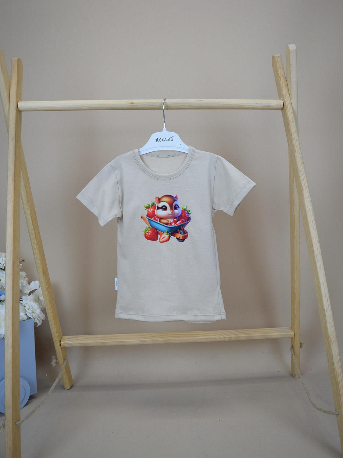 Ana Kuzusu Arabalı Çilek Taşıyan Tavşan Desen Tasarım Baskılı Çocuk Tişörtü BÇTTD02