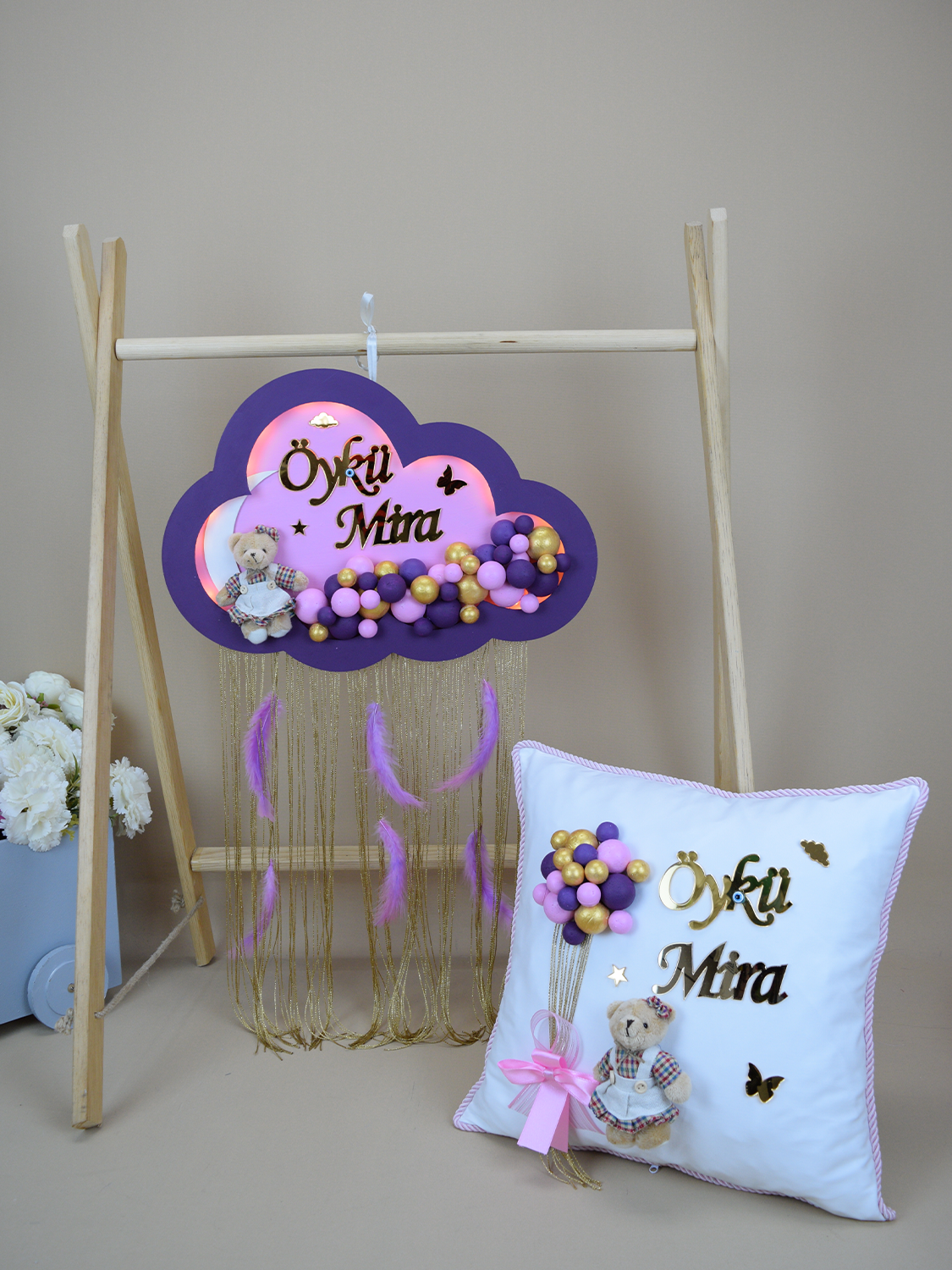 Ana Kuzusu İsme Özel 45 cm Ahşap Bulut Kapı süsü  Pleksi Yastık Seti 02KSY38