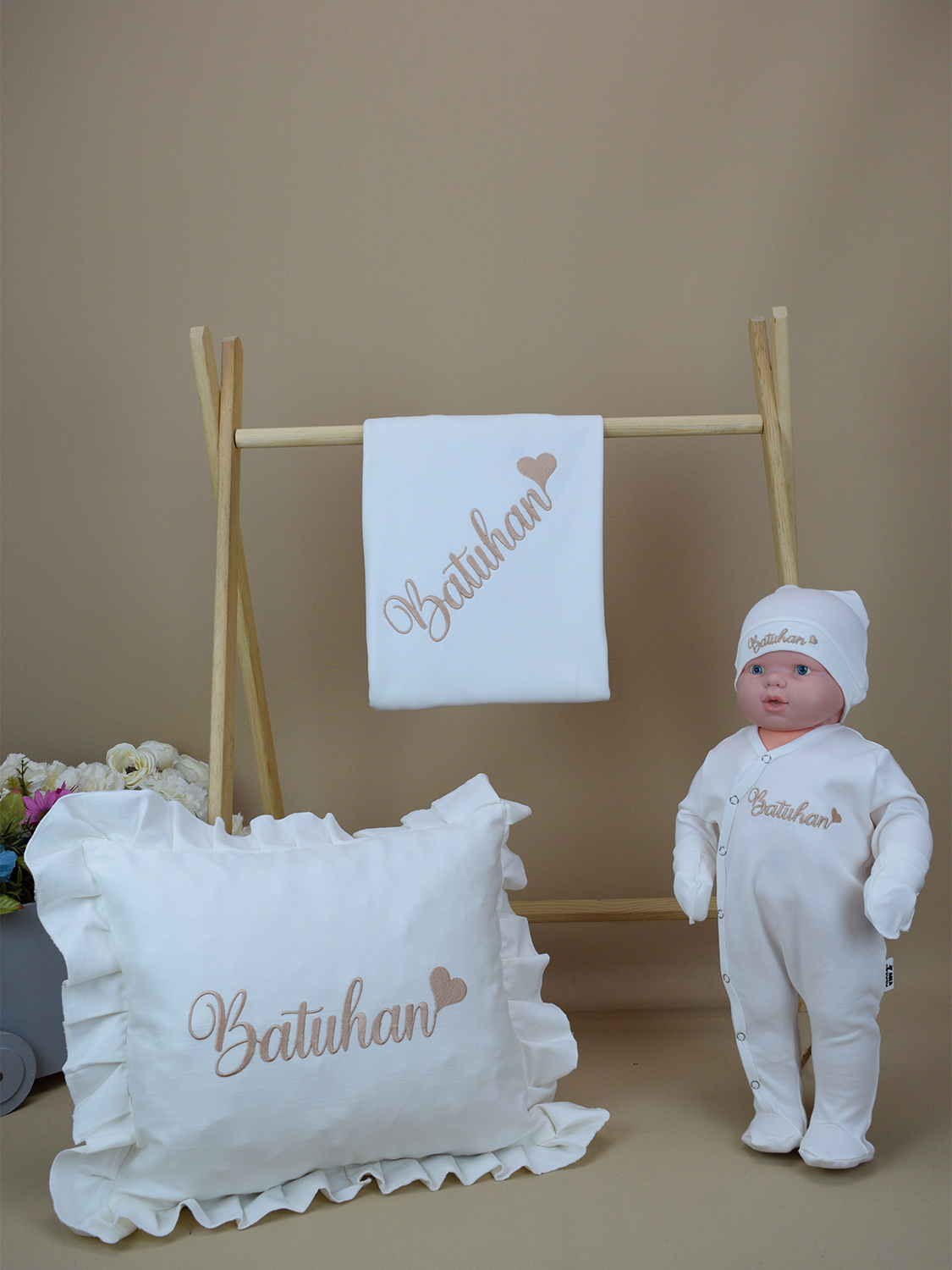 Ana Kuzusu İsme Özel Nakış Mini Set İsim Kalp Desen Tulum Penye  Battaniye Yastık  Set 5SÖTK022