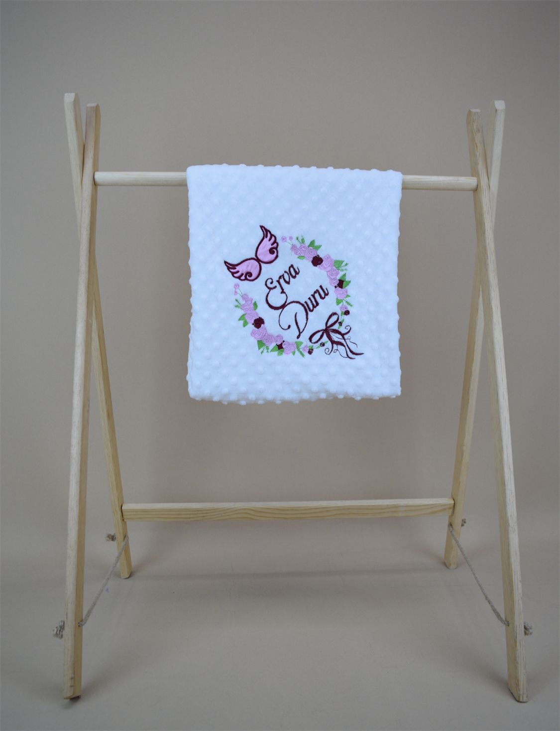 Ana Kuzusu İsme Özel Nohut Battaniye Kanat Çiçek Çelenk Desen 1PÇÇD98