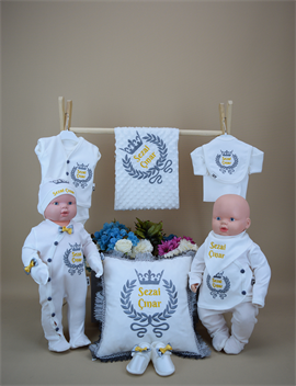 Ana Kuzusu İsme Özel Hastane Çıkışı Nohut Battaniye Fiyonklu Çelenk Taç  Yastık Ya 13SFT91