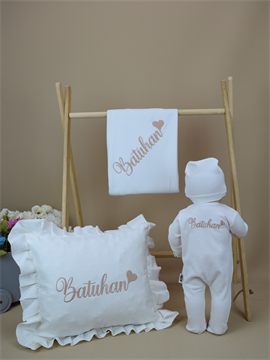 Ana Kuzusu İsme Özel Nakış Mini Set İsim Kalp Desen Tulum Penye  Battaniye Yastık  Set 5SÖTK022