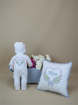 Ana Kuzusu İsme Özel Nakış Mini Set Kalp  Desen Tulum Yastık Set 4SKLP052