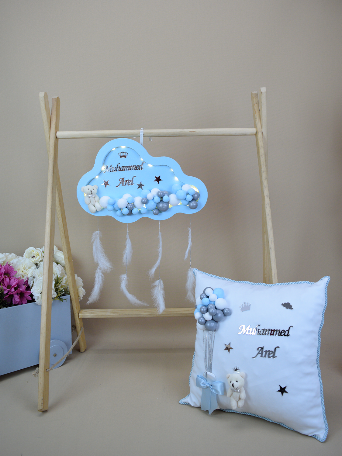 Ana Kuzusu İsme Özel 40 cm Ahşap Bulut Kapı süsü  Pleksi Yastık Seti 02KSY05
