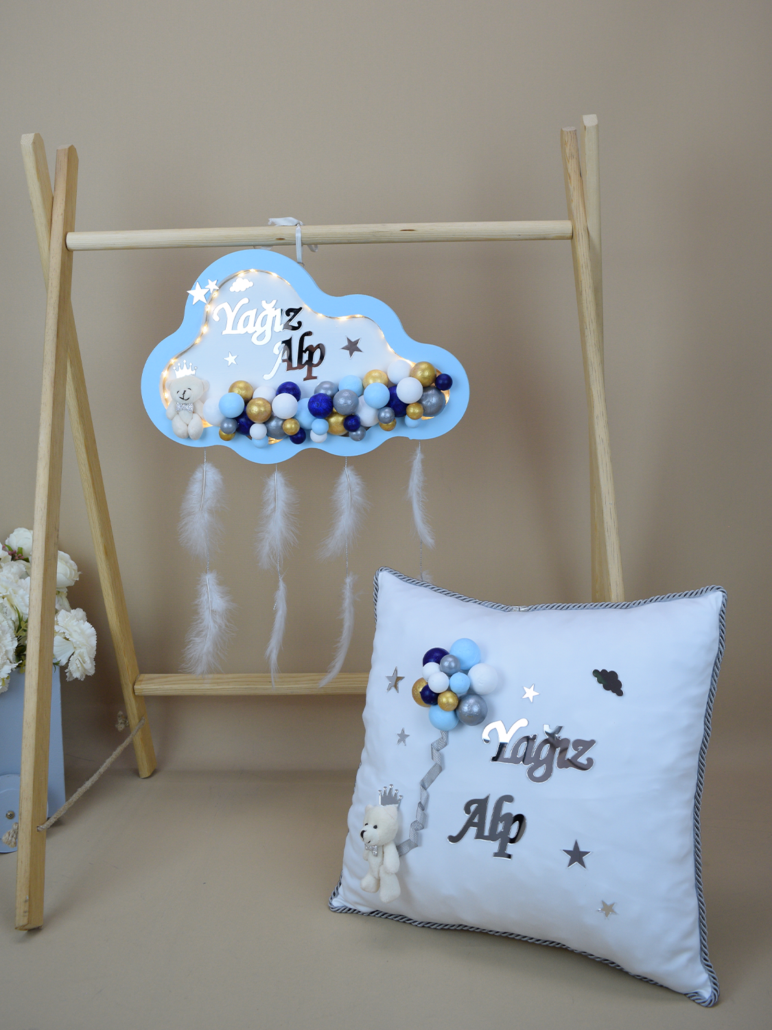 Ana Kuzusu İsme Özel 40 cm Ahşap Bulut Kapı süsü  Pleksi Yastık Seti 02KSY06