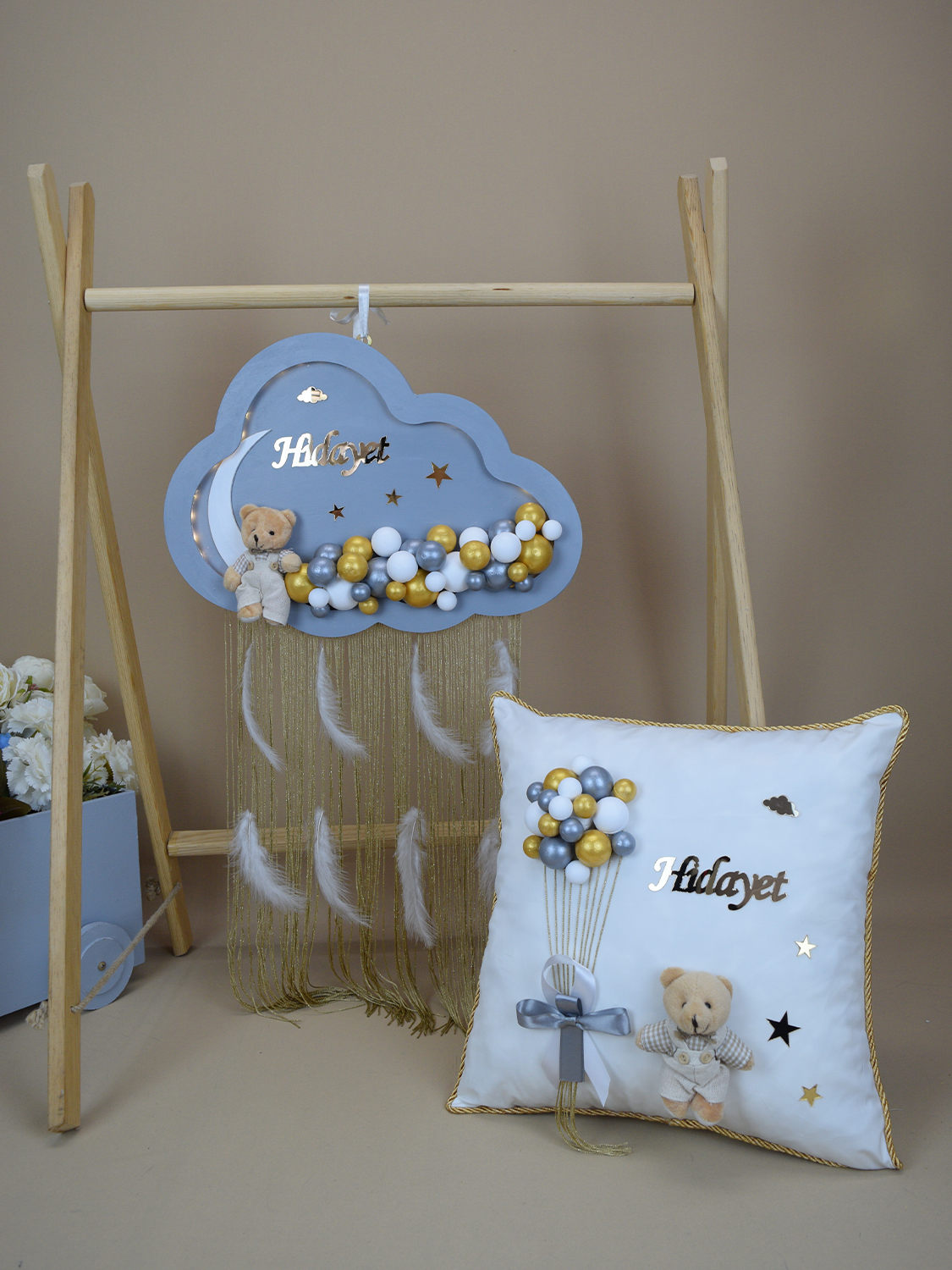 Ana Kuzusu İsme Özel 45 cm Ahşap Bulut Kapı süsü  Pleksi Yastık Seti 02KSY03