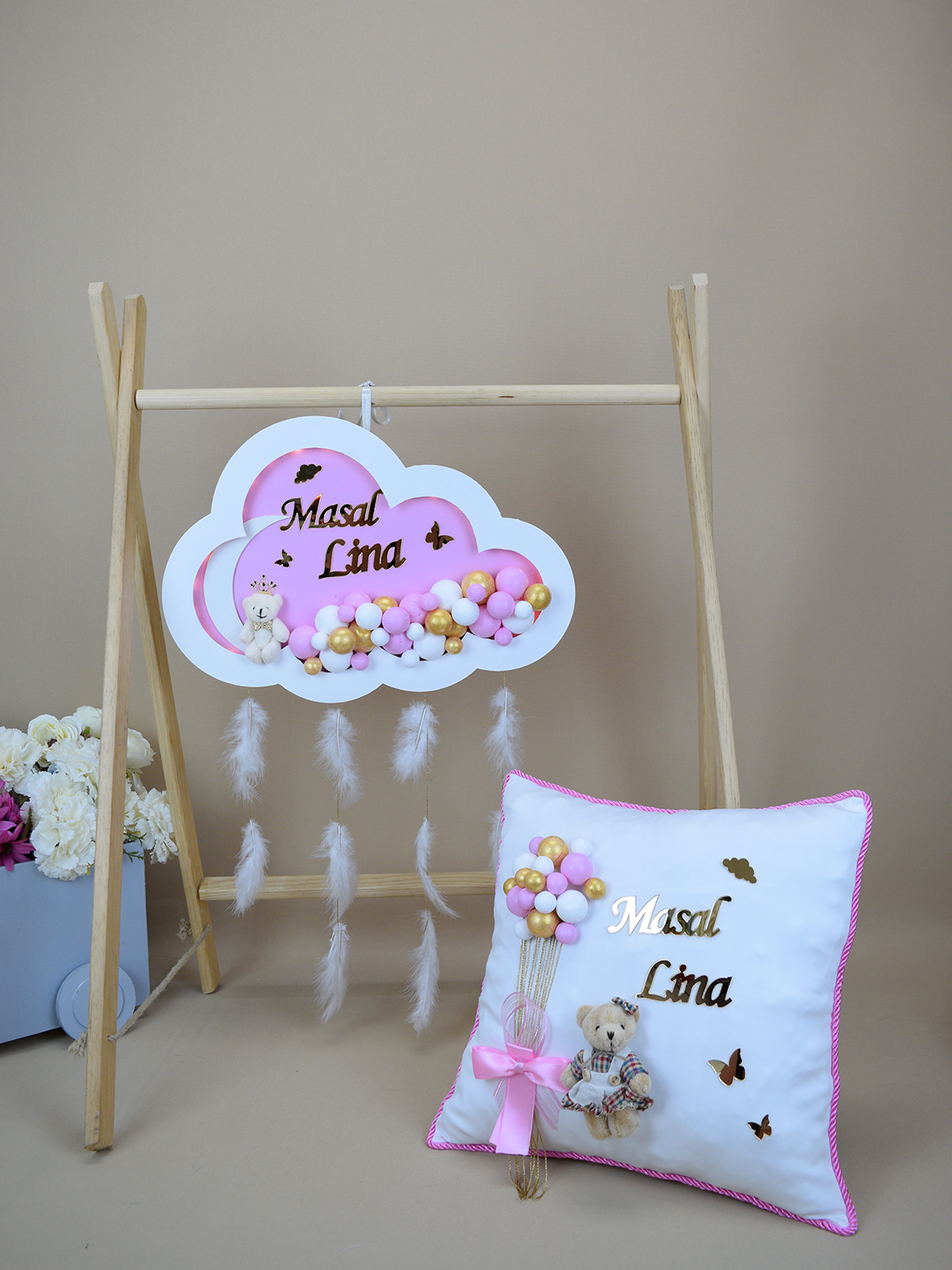 Ana Kuzusu İsme Özel 45 cm Ahşap Bulut Kapı süsü  Pleksi Yastık Seti 02KSY04