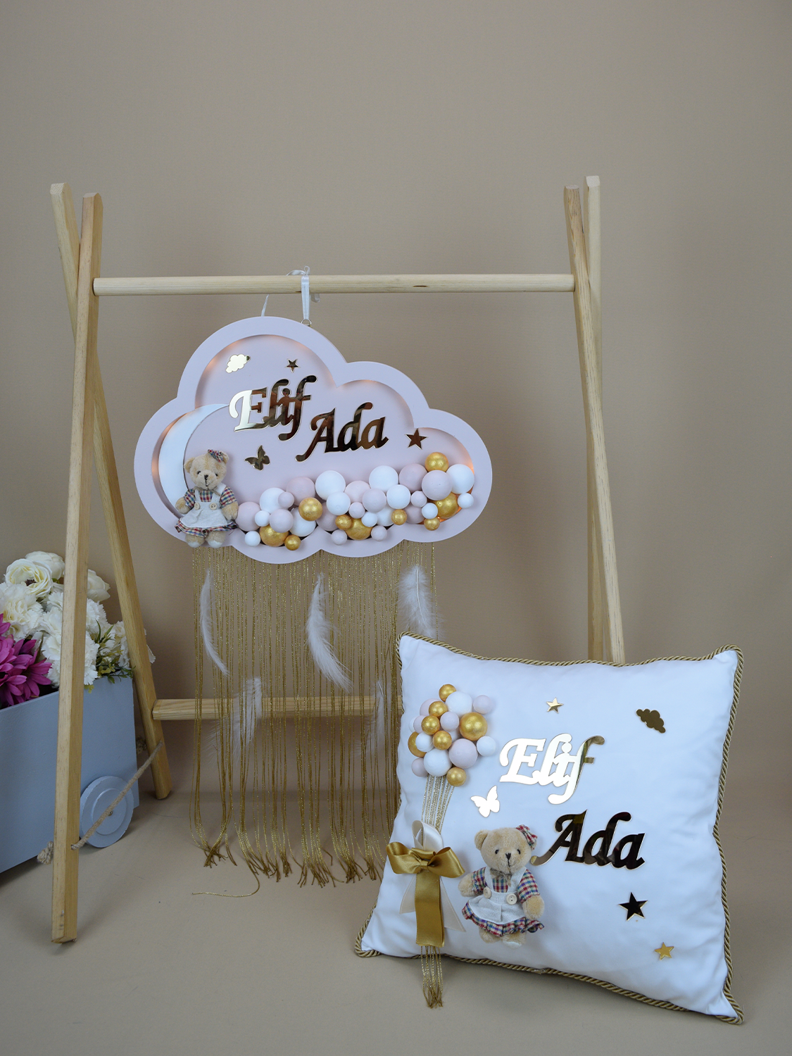 Ana Kuzusu İsme Özel 45 cm Ahşap Bulut Kapı süsü  Pleksi Yastık Seti 02KSY02