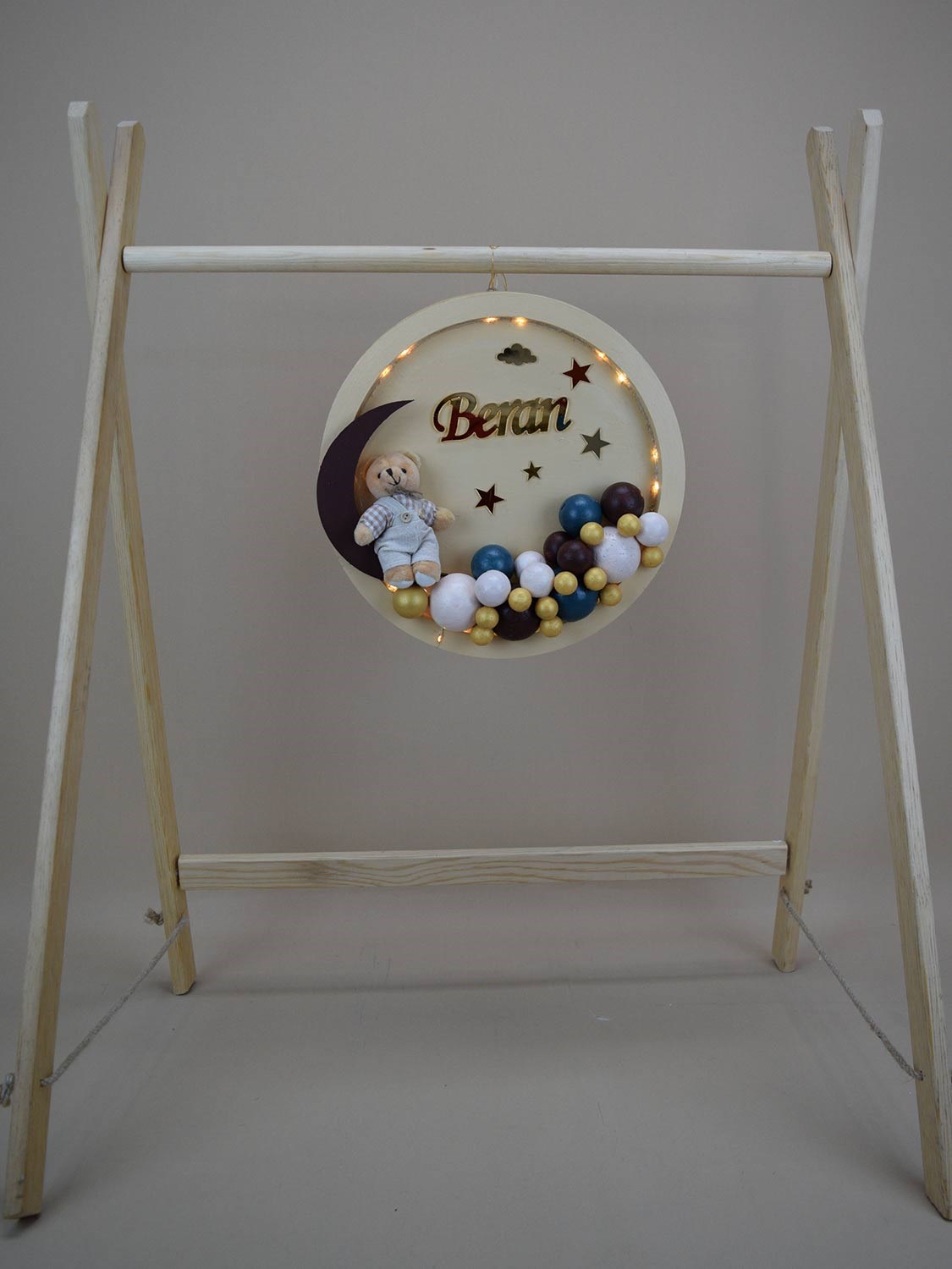 Ana Kuzusu İsme Özel Ahşap Ledli  Yuvarlak  Kapı Süsü 1KPY68