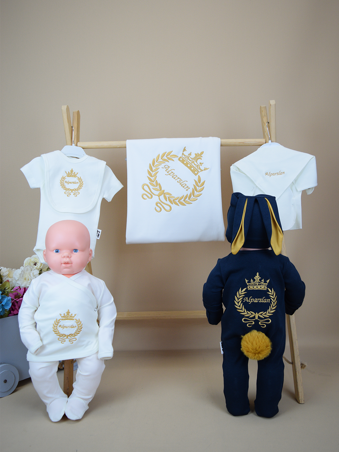 Ana Kuzusu İsme Özel Nakış Hastane Çıkışı   Uzun Taç Çelenk  Desen Tavşan Set Set 10SYK60