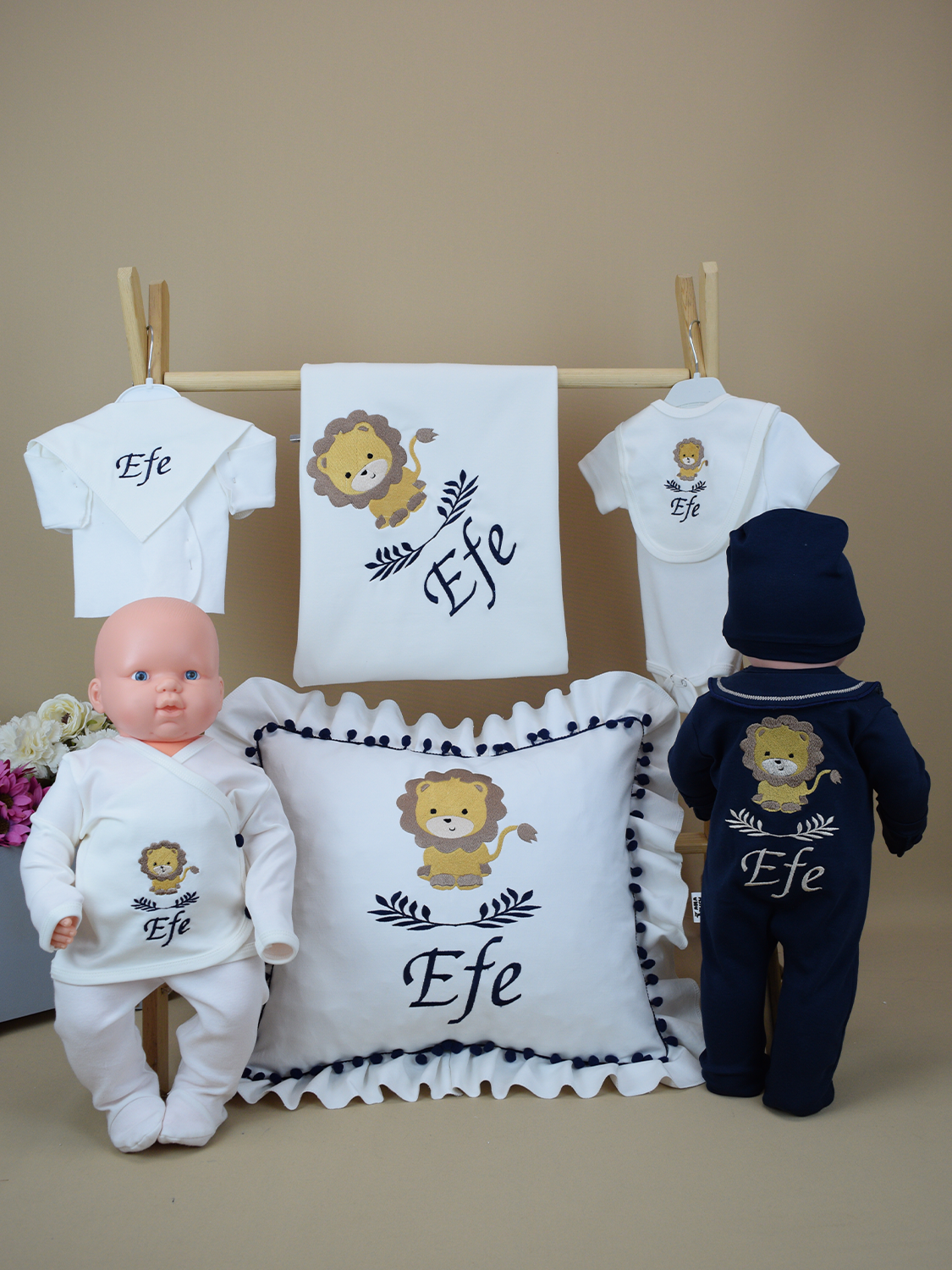 Ana Kuzusu İsme Özel Nakış Hastane Çıkışı Battaniye Aslan Desen  Fırfırlı Yastık Yakalı Set11ASLÇ29