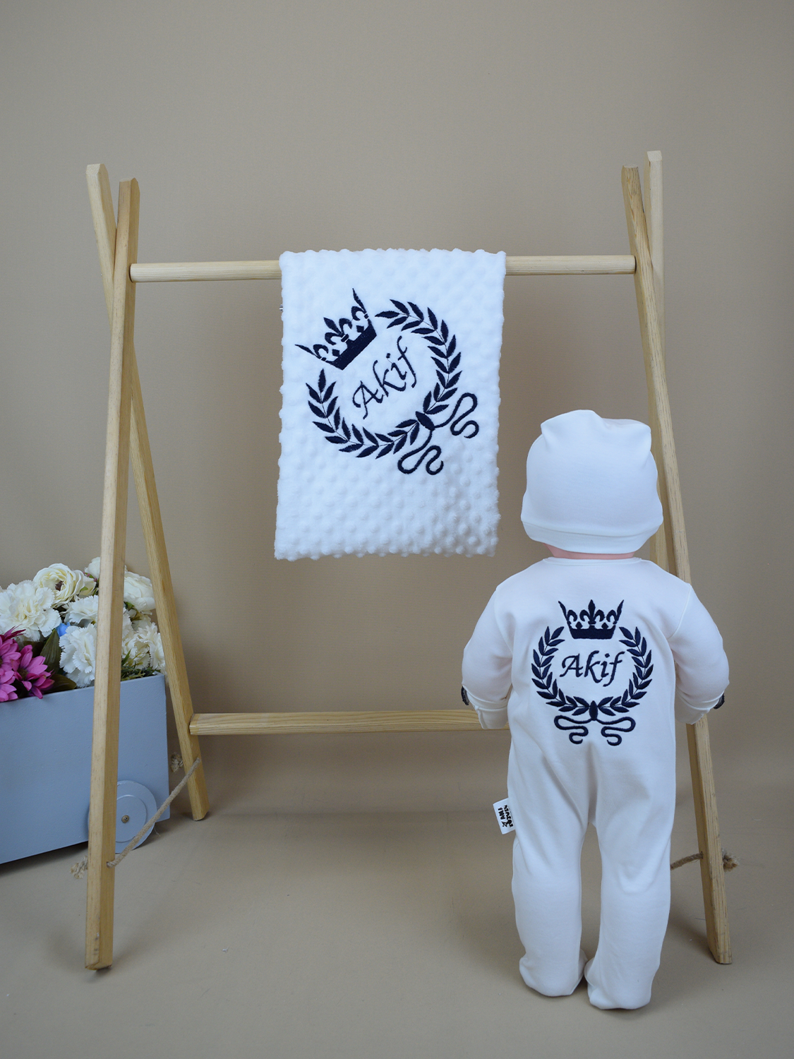 Ana Kuzusu İsme Özel Nakış Mini Set Kral Tacı Desen Tulum Nohut  Battaniye  Set 4SKTD053