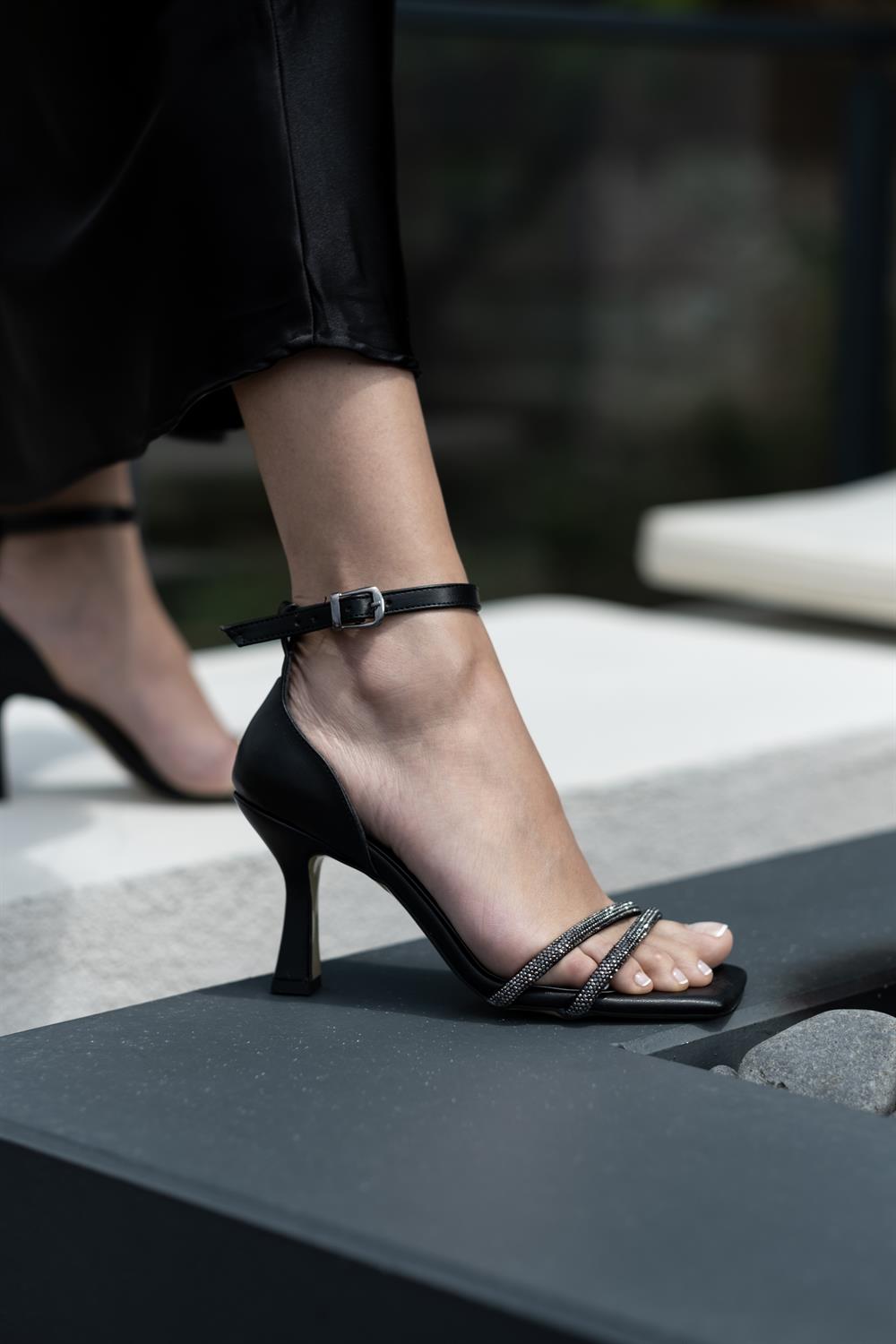 Amelia Model Bantlı Topuklu Ayakkabı Siyah