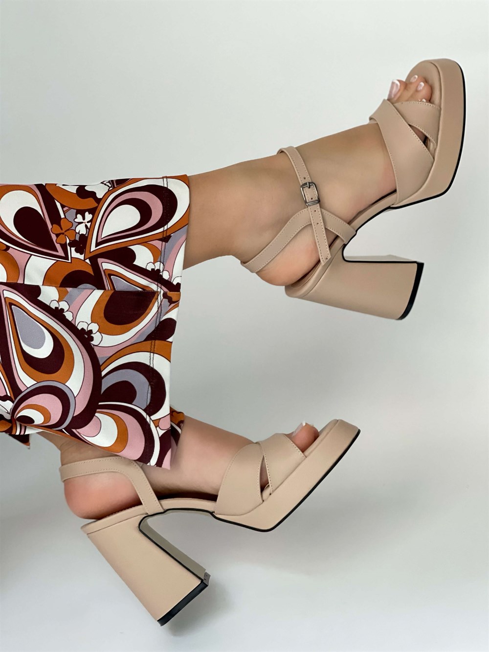 Carola Model Çapraz Bantlı Kalın Platform Topuklu Ayakkabı Ten