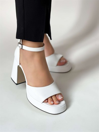 Grazia Model Tek Bantlı Kalın Platform Topuklu Ayakkabı Beyaz