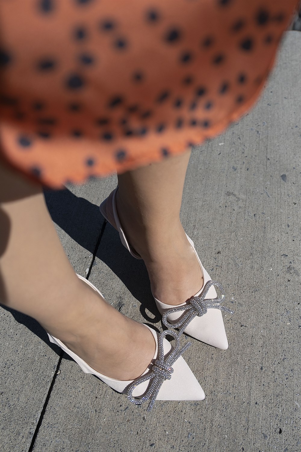 Önü Kurdeleli Taş Detaylı Mat Saten Topuklu Ayakkabı Moreno Model | SOVRANA