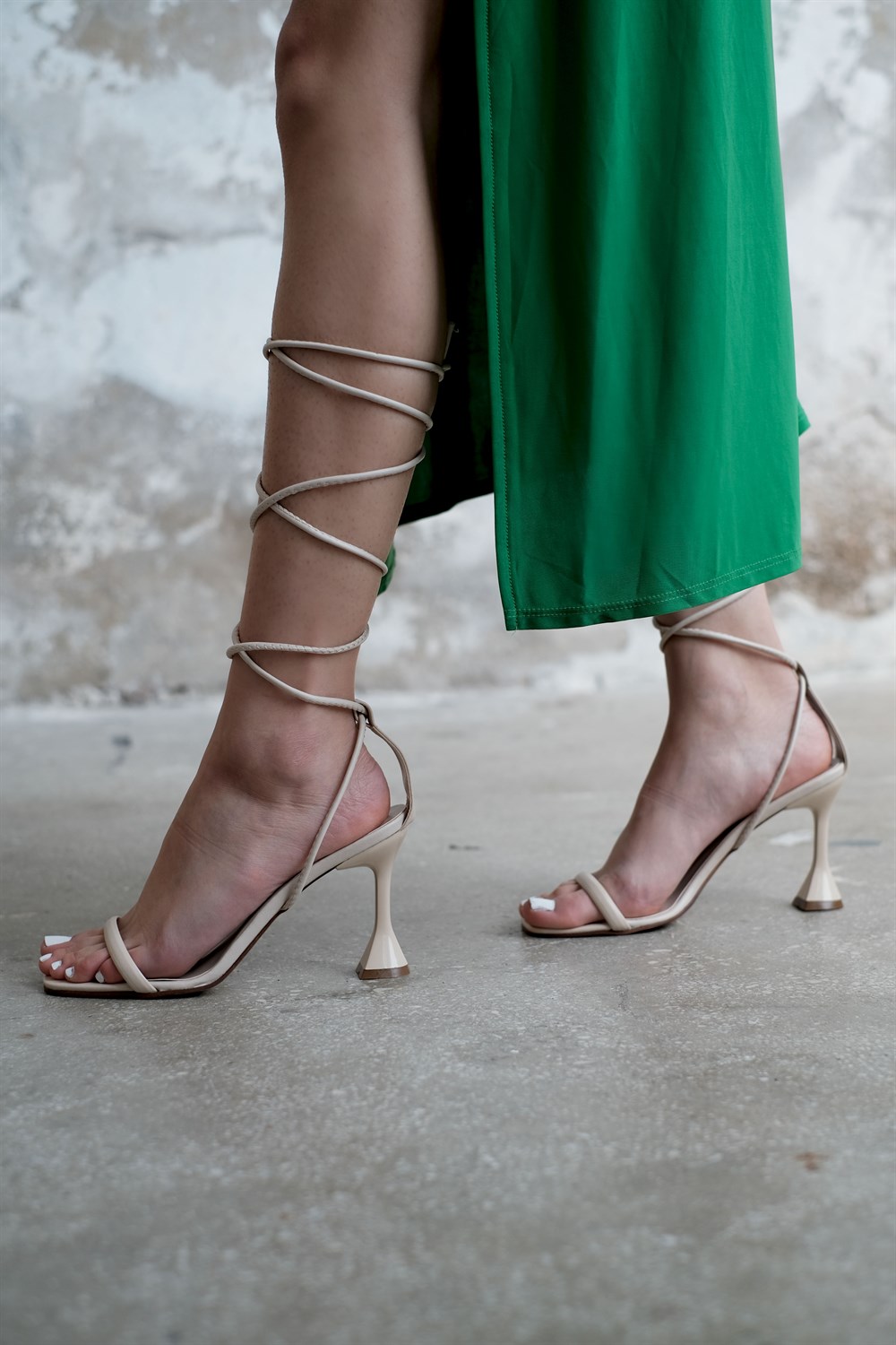 Nora Model Tek Bant Uzun İp Detaylı Topuklu Ayakkabı Bej