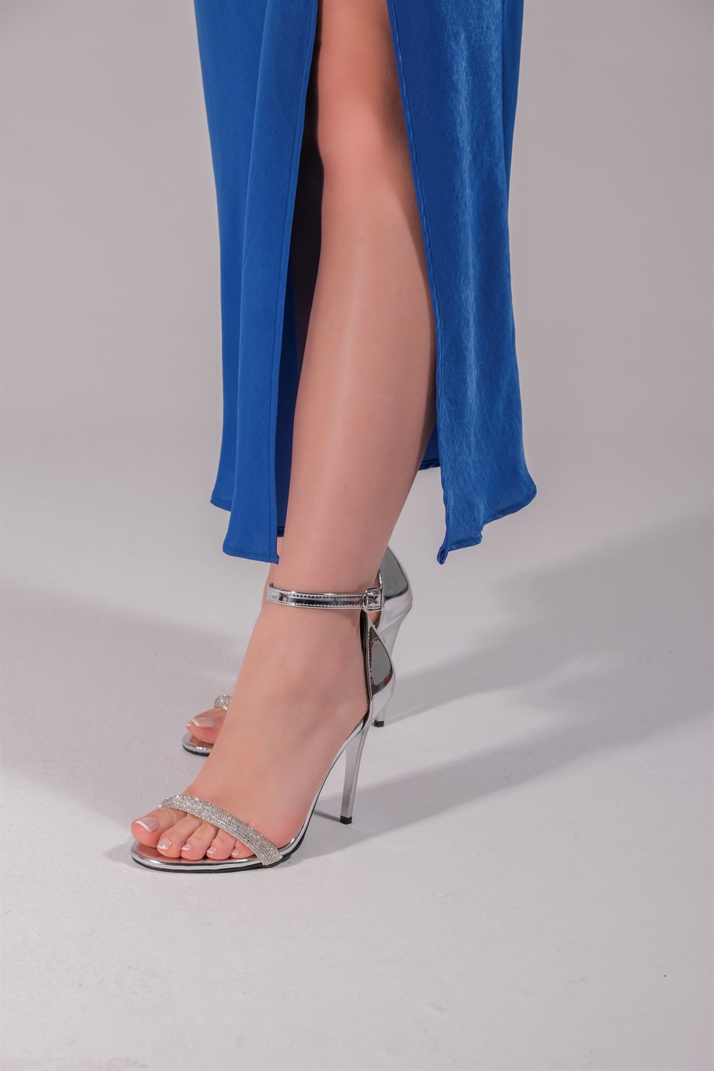 Vanessa Model Tek Bant Taşlı Topuklu Ayakkabı Gümüş Ayna