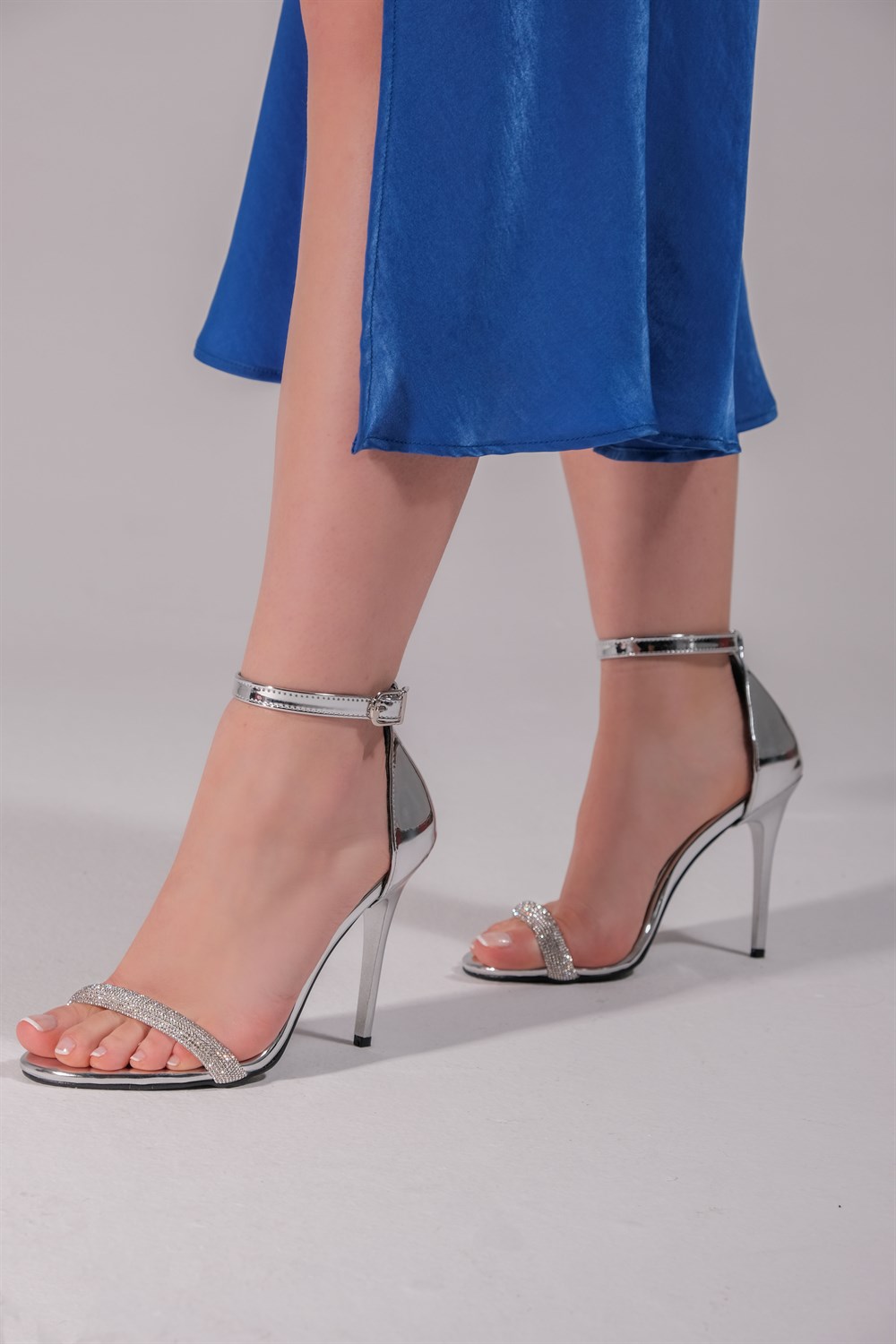 Vanessa Model Tek Bant Taşlı Topuklu Ayakkabı Gümüş Ayna